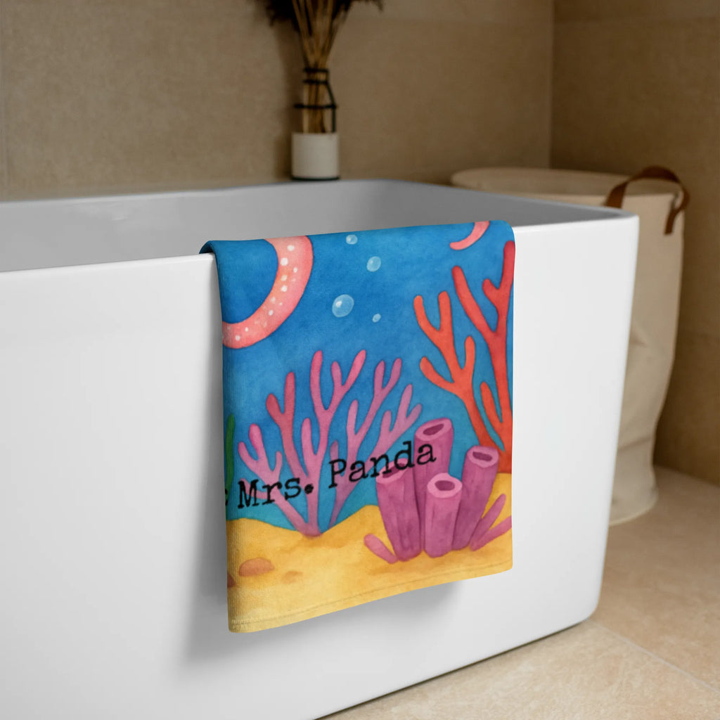 XL Badehandtuch Tintenfisch Design XL Handtuch, Großes Handtuch, Extra Großes Handtuch, Handtuch Übergröße, Badehandtuch XL, Duschtuch XL, Saunatuch XL, Badetuch Extra Groß, Weiches XL Handtuch, Saugfähiges Großes Handtuch, Flauschiges Handtuch XL, Handtuch Für Erwachsene XL, Handtuch Für Große Personen, Großes Handtuch Für Badezimmer, Handtuch Für Dusche XL, Handtuch Für Sauna Groß, Handtuch Für Strand XL, Handtuch Für Wellness, Handtuch Groß Für Sport, Handtuch XL Für Männer, Handtuch XL Für Frauen, Handtuch XL Für Kinder, Handtuch XL Aus Baumwolle, XL Handtuch Aus Bio Baumwolle, Mikrofaser Handtuch XL, Nachhaltiges Handtuch XL, Umweltfreundliches Handtuch Groß, Waschbares Handtuch XL, Pflegeleichtes Handtuch Groß, Strapazierfähiges XL Handtuch, XL Handtuch Mit Muster, Großes Handtuch Unifarben, XL Handtuch Weiß, XL Handtuch Grau, XL Handtuch Bunt, Handtuch XL Modern, Handtuch XL Klassisch, Design Handtuch XL, Handtuch XL Geschenkidee, Tiermotive, Gute Laune, lustige Sprüche, Tiere, Meer, Meerestier, Krake, Tintenfisch, Arme, Wasser, Ozean