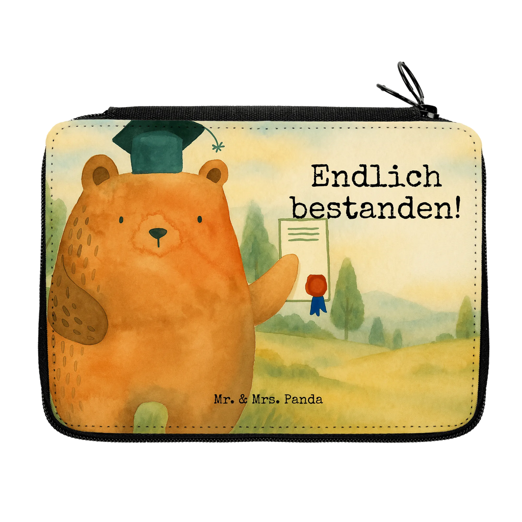 Federmappe Bär Prüfung Design Federmappe, Stiftetasche, Stifte Etui, Schule, Einschulung, Geschenk, Kind, Schüler, Schülerin, Stifterolle, Federmäppchen, Motiv, Grundschule, Federmäppchen bedruckt, Büro Stifte Etui, Bestückte Federmappe, Kinder Federmappe, Federmappe Einschulung, Bär, Teddy, Teddybär, Abitur, Prüfungen, Prüfung bestanden, Abschluss, Zeugnis, Abschlusszeugnis