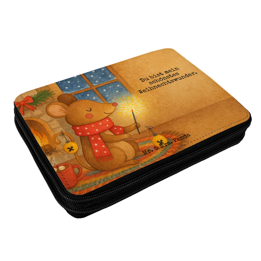 Federmappe Maus Weihnachten Design Kinder Federmappe, Stiftetasche, Federmäppchen bedruckt, Federmappe Einschulung, Federmappe, Schülerin, Federmäppchen, Grundschule, Motiv, Stifte Etui, Büro Stifte Etui, Kind, Schule, Einschulung, Schüler, Bestückte Federmappe, Stifterolle, Geschenk, Winter, Weihnachten, Weihnachtsdeko, Nikolaus, Advent, Heiligabend, Wintermotiv, Mäuschen, Frohe Weihnachten, Weihnachtswunder, Maus, Weihnachtsmotiv, Weihnachtsgruß