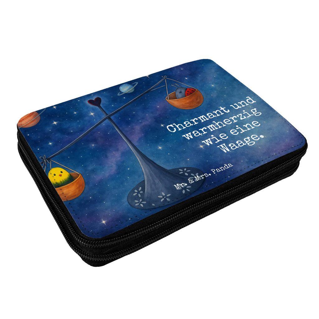 Federmappe Sternzeichen Waage Design Schülerin, Federmappe, Einschulung, Geschenk, Kinder Federmappe, Schüler, Stiftetasche, Stifte Etui, Grundschule, Federmäppchen bedruckt, Federmappe Einschulung, Schule, Motiv, Stifterolle, Kind, Bestückte Federmappe, Büro Stifte Etui, Federmäppchen, Tierkreiszeichen, Sternzeichen, Horoskop, Astrologie, Aszendent, Biene, Waage, Waage Sternzeichen, Gleichgewicht, Waage Geschenk, Geburtstag Oktober, Geschenk September, Geschenk Oktober, Hummel, Marienkäfer, Geburtstag September