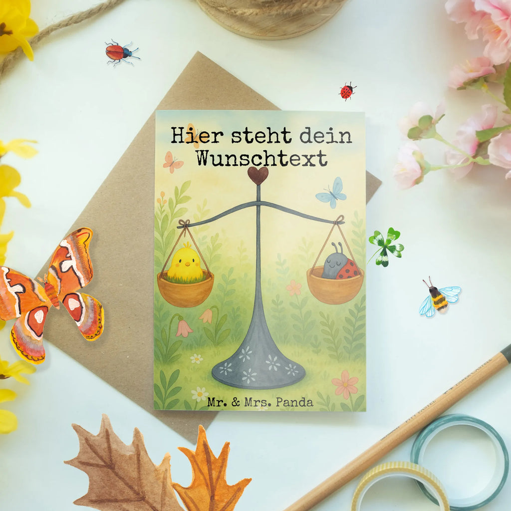 Spersonalizowana kartka z życzeniami Znak zodiaku waga Design Personalisierte Karte, Personalisierte Glückwunschkarte, Personalisierte Hochzeitskarte, Personalisierte Geburtstagskarte, Personalisierte Grußkarte, Grußkarte selber drucken, Grußkarten personalisiert, Grußkarte als Geldgeschenk, Grußkarte mit persönlichen Nachrichten, Personalisiertere Klappkarte, Grußkarte mit Namen, Grußkarte selbst gestalten, Personalisierte Einladungskarte, Tierkreiszeichen, Sternzeichen, Horoskop, Astrologie, Aszendent, Marienkäfer, Biene, Geschenk Oktober, Waage, Geburtstag September, Geschenk September, Hummel, Waage Geschenk, Geburtstag Oktober, Gleichgewicht, Waage Sternzeichen
