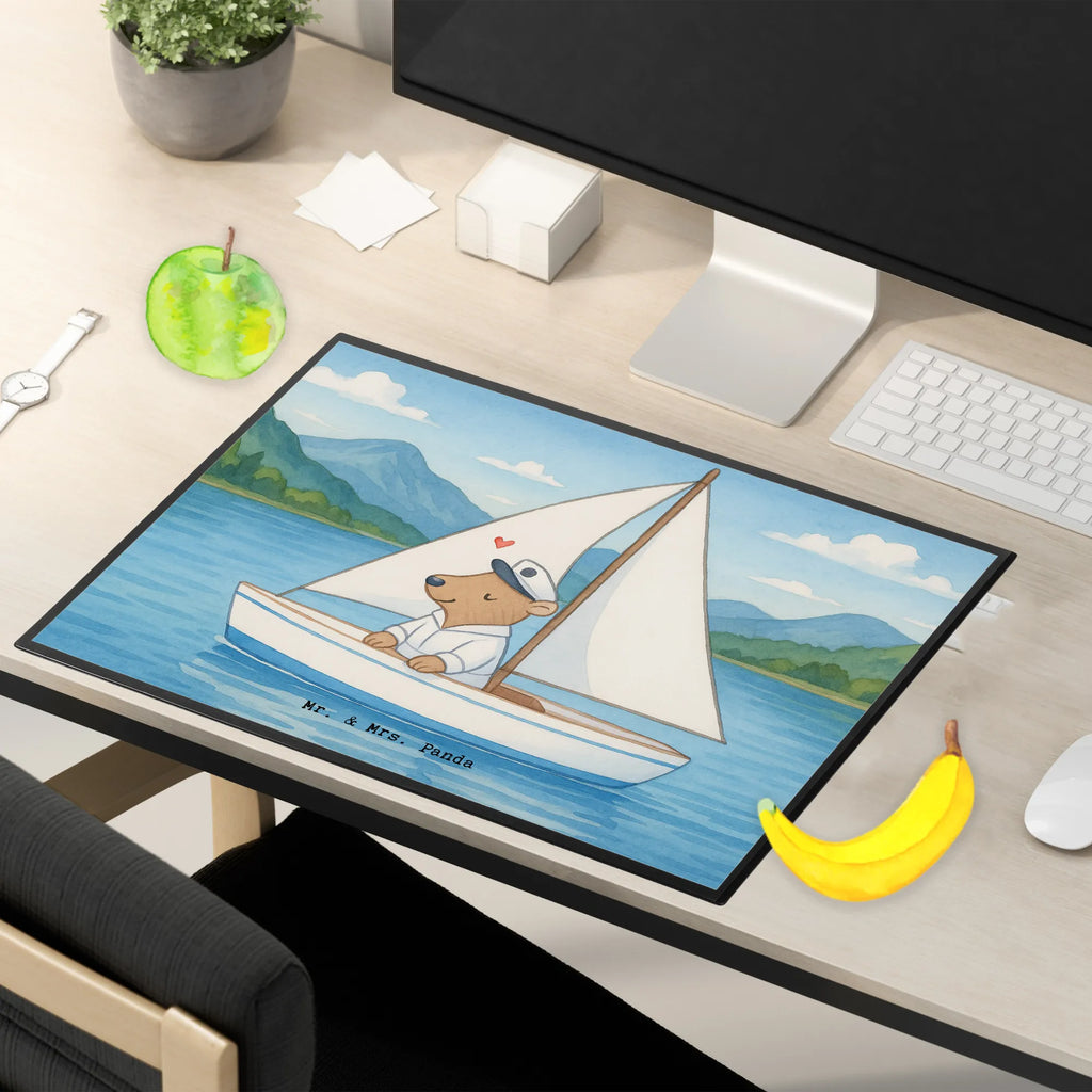Schreibtischunterlage Bär Segeln Design Schreibtischauflage, Schreibwaren, Büroartikel, Schreibtisch Unterlagen, Schreibtischunterlage Groß, Bürobedarf, Schreibunterlage, Geschenk, Sport, Sportart, Hobby, Schenken, Danke, Dankeschön, Auszeichnung, Gewinn, Sportler, Segelboot, Segelschule, Yachtclub, Segeltörn, segeln