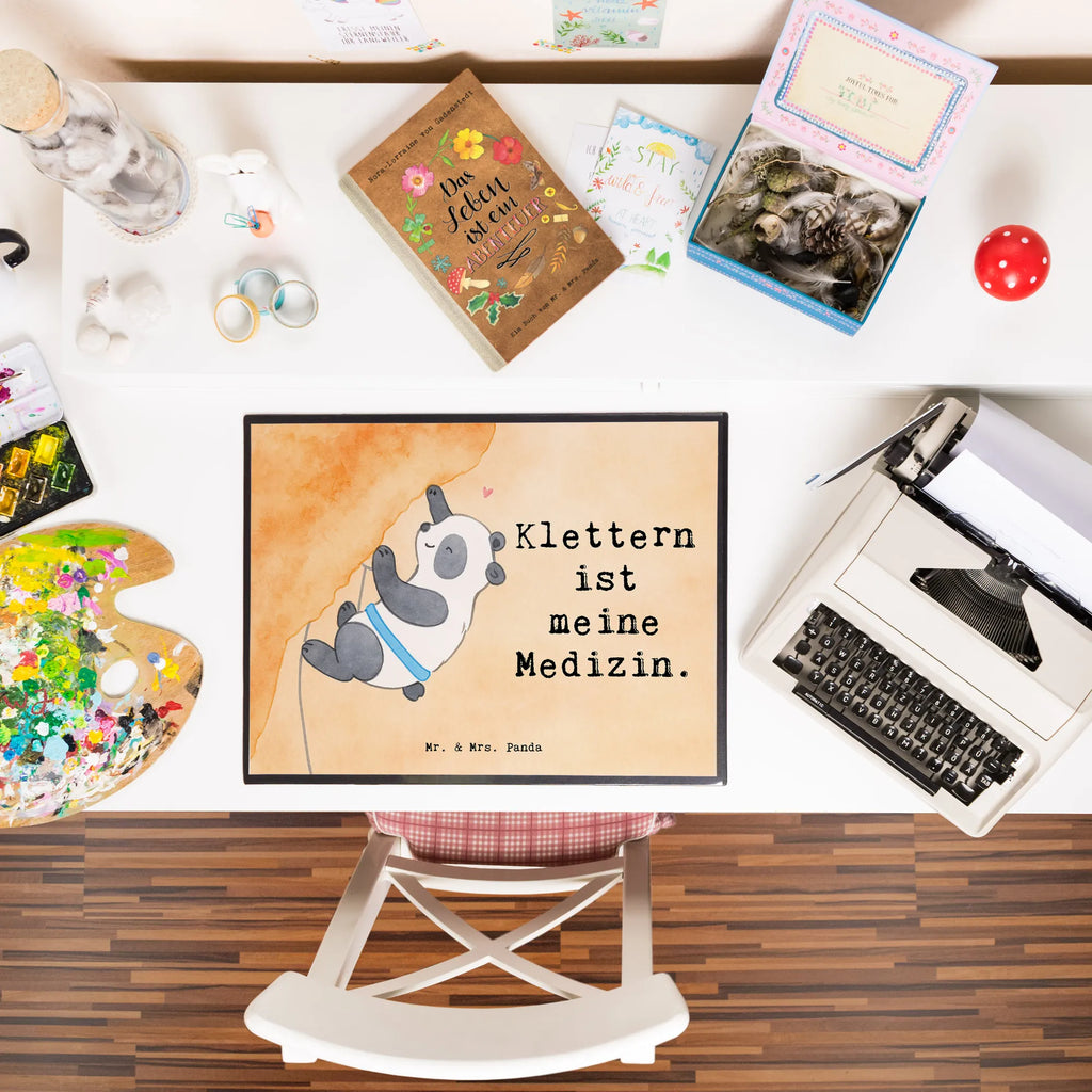 Schreibtischunterlage Panda Klettern Design Schreibtischunterlage Groß, Büroartikel, Schreibwaren, Schreibtisch Unterlagen, Bürobedarf, Schreibunterlage, Schreibtischauflage, Geschenk, Sport, Sportart, Hobby, Schenken, Danke, Dankeschön, Auszeichnung, Gewinn, Sportler, Bouldern, Kletterhalle, Klettersport, Klettern