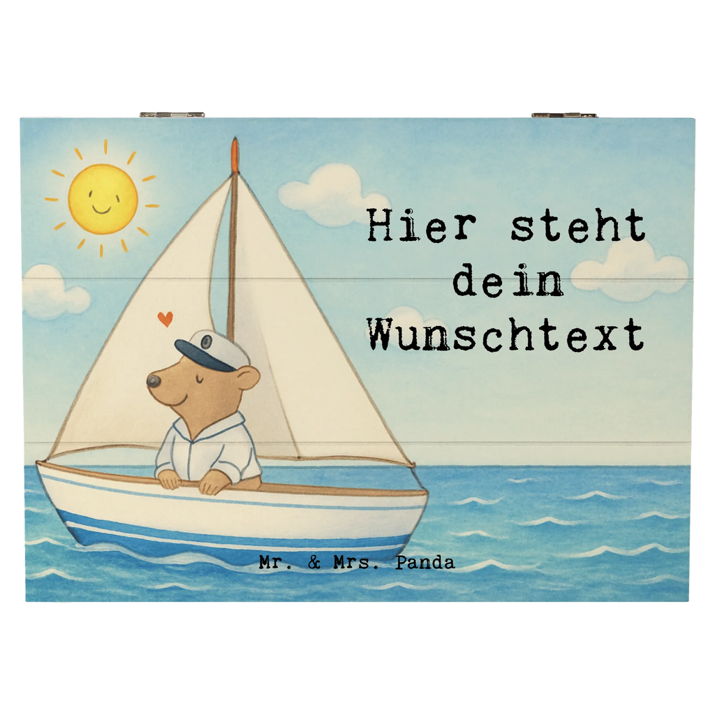 Personalisierte Holzkiste Bär Segeln Design Erinnerungskiste, Schatulle Personalisiert, Schatzkiste Personalisiert, Dekokiste Personalisiert, mit Namen, Kiste Personalisiert, Schatulle mit Namen, Kiste mit Namen, Erinnerungsbox Personalisiert, Truhe mit Namen, Erinnerungsbox mit Namen, Holzkiste Personalisiert, Erinnerungskiste Personalisiert, Truhe Personalisiert, Aufbewahrungsbox mit Namen, GEschenkdose personalisiert, Schatzkiste mit Namen, Holzkiste mit Namen, Aufbewahrungsbox Personalisiert, Geschenkbox personalisiert, Dekokiste mit Namen, Geschenk, Sport, Sportart, Hobby, Schenken, Danke, Dankeschön, Auszeichnung, Gewinn, Sportler, Segeltörn, segeln, Yachtclub, Segelschule, Segelboot