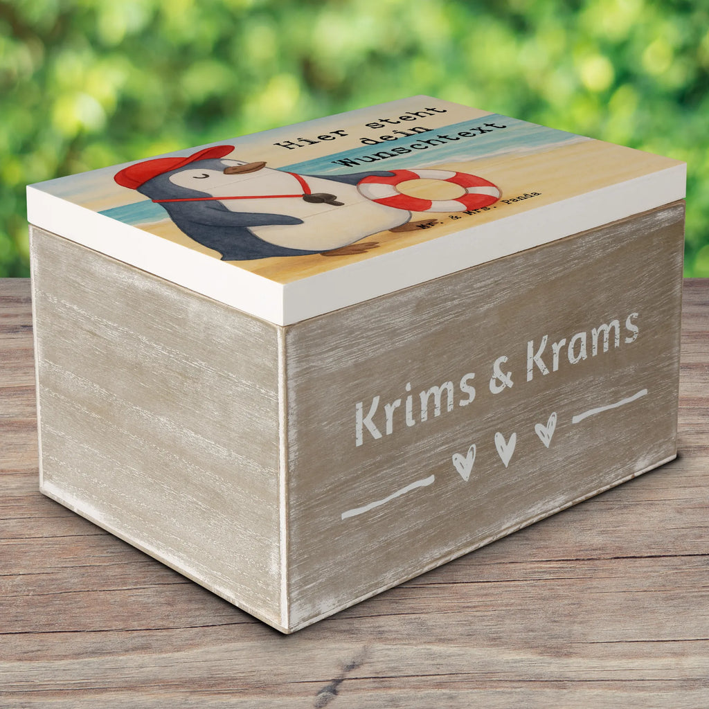 Personalisierte Holzkiste Bademeister Leidenschaft Design Schatzkiste mit Namen, Erinnerungsbox mit Namen, Schatulle mit Namen, mit Namen, Erinnerungsbox Personalisiert, Erinnerungskiste, Aufbewahrungsbox Personalisiert, Kiste Personalisiert, Geschenkbox personalisiert, Holzkiste Personalisiert, Truhe Personalisiert, Dekokiste mit Namen, Holzkiste mit Namen, Schatulle Personalisiert, Erinnerungskiste Personalisiert, Kiste mit Namen, Truhe mit Namen, Dekokiste Personalisiert, Schatzkiste Personalisiert, GEschenkdose personalisiert, Aufbewahrungsbox mit Namen, Beruf, Ausbildung, Jubiläum, Abschied, Rente, Kollege, Kollegin, Geschenk, Schenken, Arbeitskollege, Mitarbeiter, Firma, Danke, Dankeschön, Rettungsschwimmer, Schwimmmeister, Schwimmschule, Schwimmverein, Bademeister, Badeanstalt, Freibad, Schwimmbad