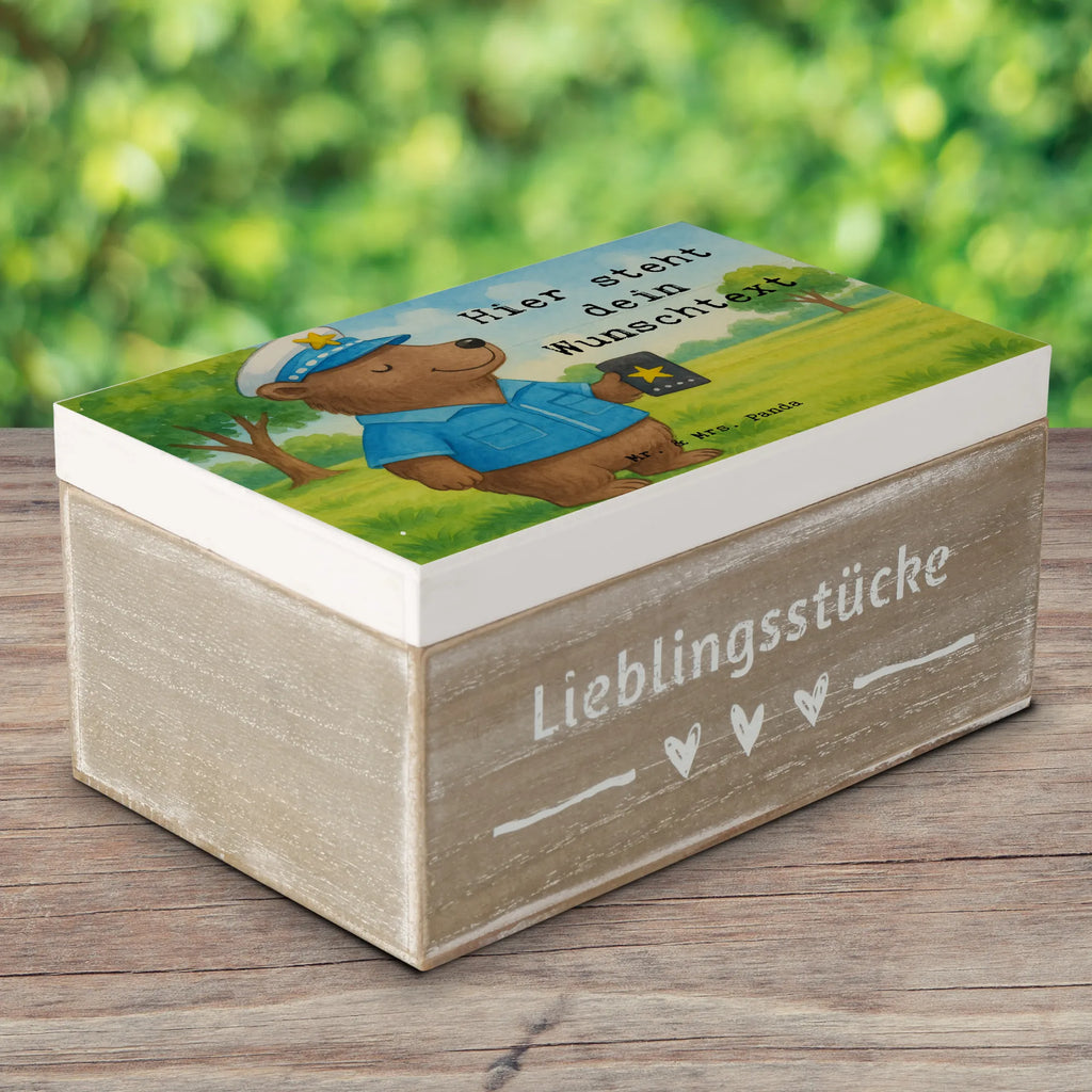 Personalisierte Holzkiste Polizistin Leidenschaft Design Dekokiste mit Namen, Holzkiste mit Namen, Schatulle mit Namen, Erinnerungsbox Personalisiert, Aufbewahrungsbox Personalisiert, GEschenkdose personalisiert, Aufbewahrungsbox mit Namen, Truhe mit Namen, Dekokiste Personalisiert, Schatzkiste mit Namen, Truhe Personalisiert, Geschenkbox personalisiert, mit Namen, Kiste Personalisiert, Kiste mit Namen, Erinnerungskiste, Erinnerungsbox mit Namen, Schatzkiste Personalisiert, Erinnerungskiste Personalisiert, Schatulle Personalisiert, Holzkiste Personalisiert, Beruf, Ausbildung, Jubiläum, Abschied, Rente, Kollege, Kollegin, Geschenk, Schenken, Arbeitskollege, Mitarbeiter, Firma, Danke, Dankeschön, Polizeibeamtin, Polizistin, Studium, Polizei, Cop, Wachfrau