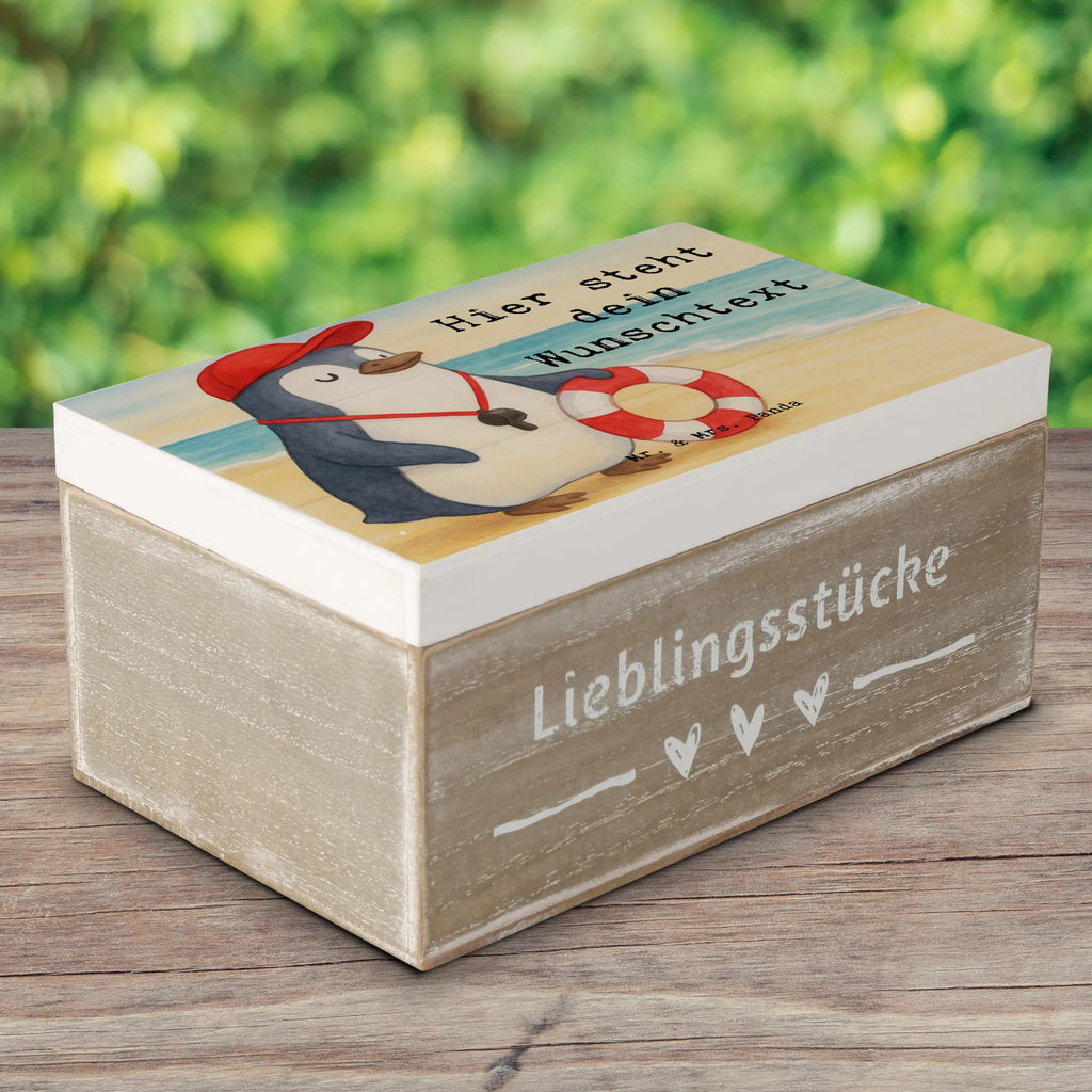 Personalisierte Holzkiste Bademeister Leidenschaft Design Schatzkiste mit Namen, Erinnerungsbox mit Namen, Schatulle mit Namen, mit Namen, Erinnerungsbox Personalisiert, Erinnerungskiste, Aufbewahrungsbox Personalisiert, Kiste Personalisiert, Geschenkbox personalisiert, Holzkiste Personalisiert, Truhe Personalisiert, Dekokiste mit Namen, Holzkiste mit Namen, Schatulle Personalisiert, Erinnerungskiste Personalisiert, Kiste mit Namen, Truhe mit Namen, Dekokiste Personalisiert, Schatzkiste Personalisiert, GEschenkdose personalisiert, Aufbewahrungsbox mit Namen, Beruf, Ausbildung, Jubiläum, Abschied, Rente, Kollege, Kollegin, Geschenk, Schenken, Arbeitskollege, Mitarbeiter, Firma, Danke, Dankeschön, Rettungsschwimmer, Schwimmmeister, Schwimmschule, Schwimmverein, Bademeister, Badeanstalt, Freibad, Schwimmbad