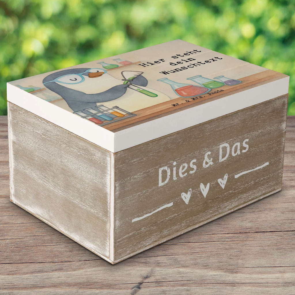 Personalisierte Holzkiste Chemiker Leidenschaft Design Schatulle Personalisiert, Dekokiste Personalisiert, Aufbewahrungsbox Personalisiert, GEschenkdose personalisiert, Geschenkbox personalisiert, Schatulle mit Namen, Schatzkiste mit Namen, Dekokiste mit Namen, Holzkiste mit Namen, Schatzkiste Personalisiert, Kiste Personalisiert, Erinnerungskiste Personalisiert, mit Namen, Erinnerungskiste, Holzkiste Personalisiert, Truhe mit Namen, Kiste mit Namen, Erinnerungsbox Personalisiert, Truhe Personalisiert, Aufbewahrungsbox mit Namen, Erinnerungsbox mit Namen, Beruf, Ausbildung, Jubiläum, Abschied, Rente, Kollege, Kollegin, Geschenk, Schenken, Arbeitskollege, Mitarbeiter, Firma, Danke, Dankeschön, Chemielaborant, Wissenschaftler, Chemiker, Forschung, Studium, Labor, Naturwissenschaftler