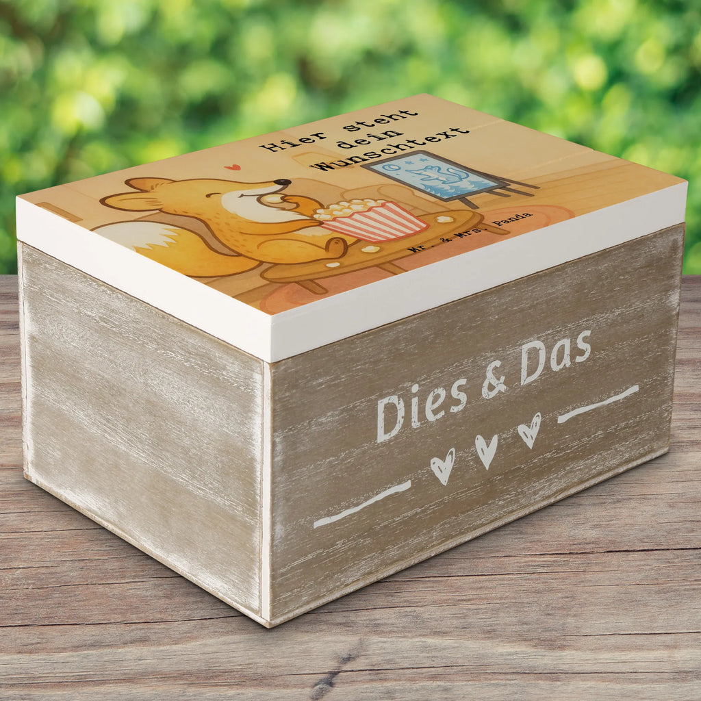 Personalisierte Holzkiste Fuchs Filme gucken Design Truhe mit Namen, Erinnerungsbox mit Namen, Aufbewahrungsbox Personalisiert, Schatzkiste mit Namen, Schatulle mit Namen, Holzkiste Personalisiert, Erinnerungsbox Personalisiert, Holzkiste mit Namen, Truhe Personalisiert, Dekokiste mit Namen, Dekokiste Personalisiert, GEschenkdose personalisiert, Kiste mit Namen, Erinnerungskiste Personalisiert, Erinnerungskiste, Kiste Personalisiert, Schatulle Personalisiert, Geschenkbox personalisiert, Aufbewahrungsbox mit Namen, Schatzkiste Personalisiert, mit Namen, Geschenk, Sport, Sportart, Hobby, Schenken, Danke, Dankeschön, Auszeichnung, Gewinn, Sportler, Filmabend, Filme gucken, Kino, Fernsehen, TV