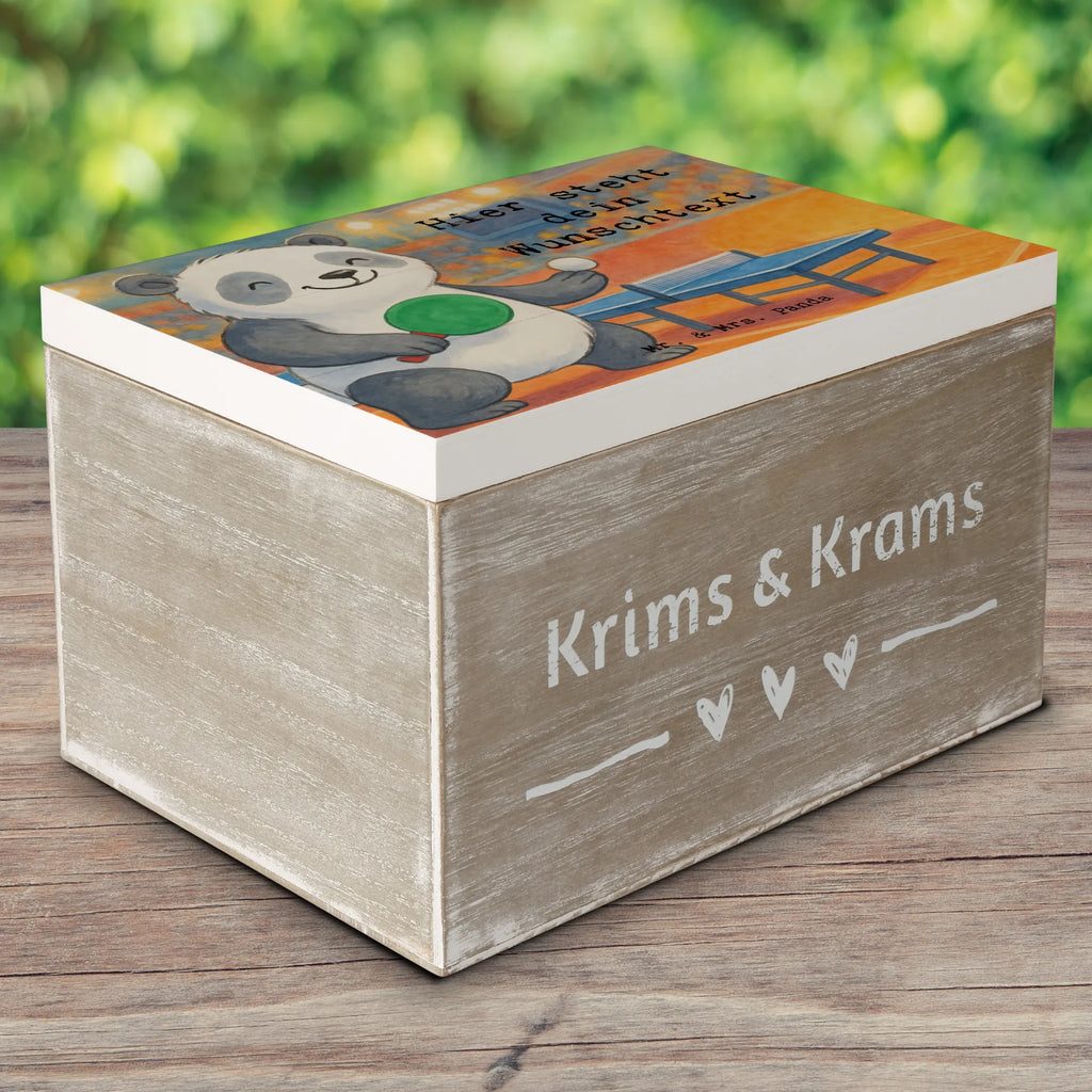 Personalisierte Holzkiste Panda Tischtennis Design Schatzkiste Personalisiert, Schatulle mit Namen, Truhe Personalisiert, mit Namen, Erinnerungskiste, Schatzkiste mit Namen, Holzkiste mit Namen, Aufbewahrungsbox Personalisiert, GEschenkdose personalisiert, Dekokiste Personalisiert, Schatulle Personalisiert, Erinnerungsbox Personalisiert, Kiste Personalisiert, Geschenkbox personalisiert, Erinnerungskiste Personalisiert, Truhe mit Namen, Erinnerungsbox mit Namen, Dekokiste mit Namen, Aufbewahrungsbox mit Namen, Holzkiste Personalisiert, Kiste mit Namen, Geschenk, Sport, Sportart, Hobby, Schenken, Danke, Dankeschön, Auszeichnung, Gewinn, Sportler, Ballsport, Tischtennis Verein, Tischtennis Bund, Tischtennis