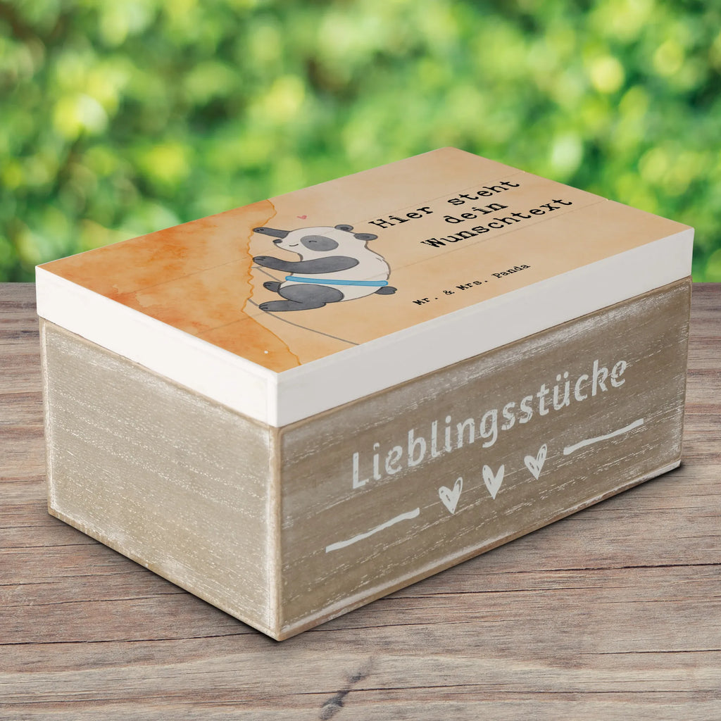 Personalisierte Holzkiste Panda Klettern Design Truhe mit Namen, Kiste mit Namen, Holzkiste mit Namen, Erinnerungsbox Personalisiert, Truhe Personalisiert, Erinnerungsbox mit Namen, Erinnerungskiste Personalisiert, Aufbewahrungsbox Personalisiert, Geschenkbox personalisiert, Dekokiste Personalisiert, Schatzkiste mit Namen, mit Namen, Schatulle Personalisiert, Holzkiste Personalisiert, Schatulle mit Namen, GEschenkdose personalisiert, Erinnerungskiste, Schatzkiste Personalisiert, Aufbewahrungsbox mit Namen, Dekokiste mit Namen, Kiste Personalisiert, Geschenk, Sport, Sportart, Hobby, Schenken, Danke, Dankeschön, Auszeichnung, Gewinn, Sportler, Klettern, Klettersport, Bouldern, Kletterhalle
