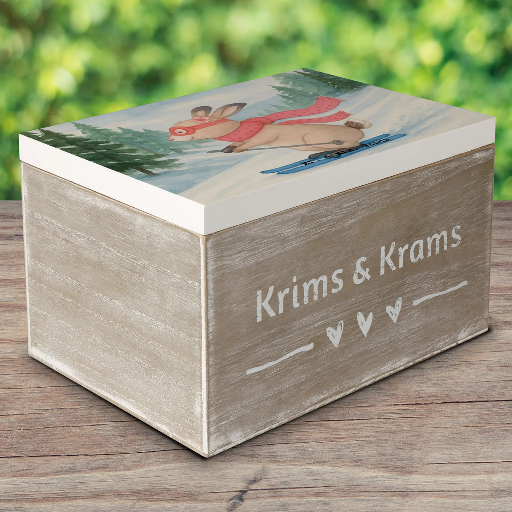 Holzkiste Hase Skifahren Design Aufbewahrungsbox, Truhe, Geschenkbox, Erinnerungskiste, Holzkiste, Geschenkdose, Kiste, Erinnerungsbox, Schatzkiste, Dekokiste, Schatulle, XXL, Geschenk, Sport, Sportart, Hobby, Schenken, Danke, Dankeschön, Auszeichnung, Gewinn, Sportler, Skiwettbewerb, Ski fahren, Skirennen, Skifahren, Skisport