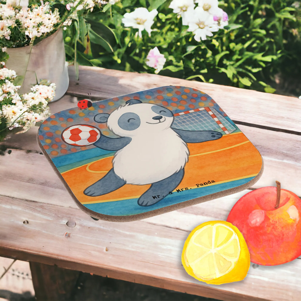 Untersetzer Panda Handball spielen Design Untersetzer aus Holz, Untersetzer Holz, Getränkeuntersetzer, Bierdeckel, Glasuntersetzer, Tassen Untersetzer, Korkuntersetzer, Untersetzer, Untersetzer für Gläser, Untersetzer Design, Untersetzer Gläser, Holzuntersetzer, Geschenk, Sport, Sportart, Hobby, Schenken, Danke, Dankeschön, Auszeichnung, Gewinn, Sportler, Handball Club, Handball Turnier, Handball spielen, Handball Verein