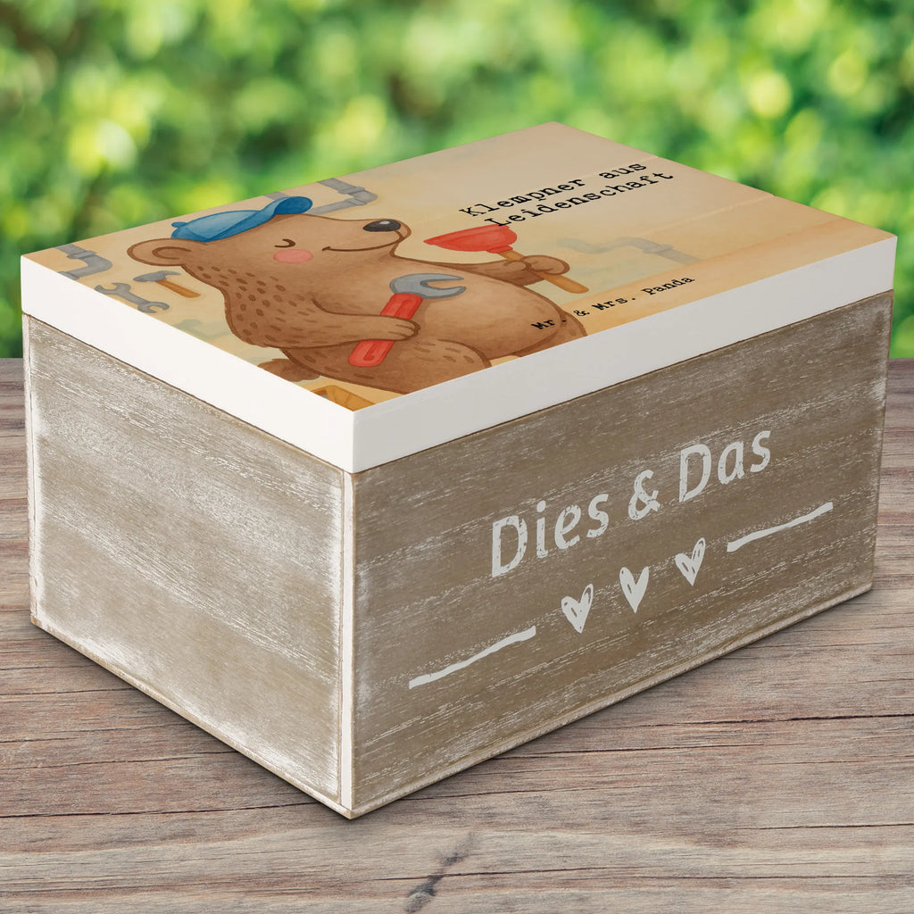 Holzkiste Klempner Leidenschaft Design Kiste, Dekokiste, Geschenkbox, Erinnerungskiste, Erinnerungsbox, Schatulle, Truhe, XXL, Holzkiste, Aufbewahrungsbox, Geschenkdose, Schatzkiste, Beruf, Ausbildung, Jubiläum, Abschied, Rente, Kollege, Kollegin, Geschenk, Schenken, Arbeitskollege, Mitarbeiter, Firma, Danke, Dankeschön, Gesellenprüfung, Meister, Bauklempner, Installateur, Klempner, Fachbetrieb, Sanitärinstallationen, Handwerker