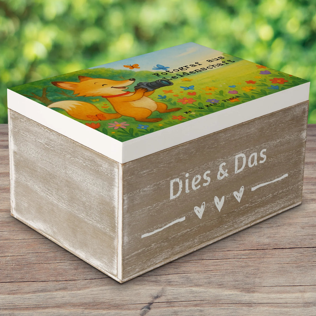 Holzkiste Fotograf Leidenschaft Design Schatulle, Erinnerungsbox, Geschenkdose, Holzkiste, Truhe, Erinnerungskiste, Schatzkiste, Dekokiste, Geschenkbox, Aufbewahrungsbox, Kiste, XXL, Beruf, Ausbildung, Jubiläum, Abschied, Rente, Kollege, Kollegin, Geschenk, Schenken, Arbeitskollege, Mitarbeiter, Firma, Danke, Dankeschön, Fotoreporter, Hobbyfotograf, Profi Fotograf, Fotografie, Fotograf, Hochzeitsfotograf