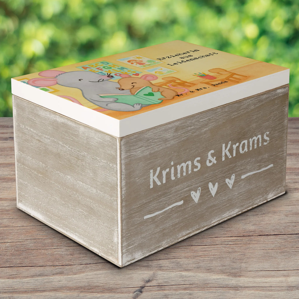 Holzkiste Erzieherin Leidenschaft Design Erinnerungsbox, Aufbewahrungsbox, Dekokiste, Geschenkbox, Kiste, Holzkiste, Schatzkiste, Erinnerungskiste, Geschenkdose, Schatulle, XXL, Truhe, Beruf, Ausbildung, Jubiläum, Abschied, Rente, Kollege, Kollegin, Geschenk, Schenken, Arbeitskollege, Mitarbeiter, Firma, Danke, Dankeschön, Pädagogin, Erzieherin, Abschiedsgeschenke Kindergarten, Kindergärtnerin