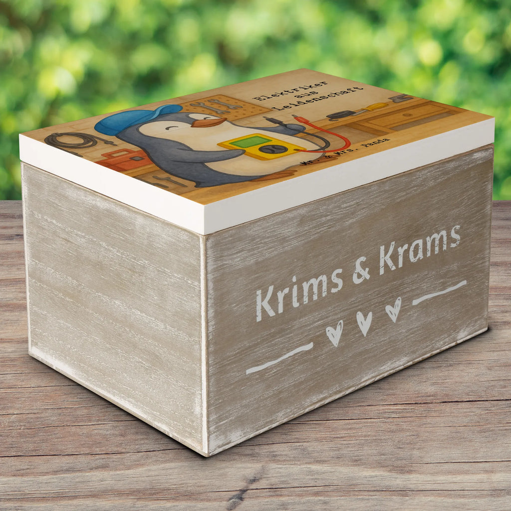 Holzkiste Elektriker Leidenschaft Design Kiste, Schatulle, Truhe, Aufbewahrungsbox, Holzkiste, Erinnerungskiste, Dekokiste, Geschenkdose, Erinnerungsbox, Schatzkiste, Geschenkbox, XXL, Beruf, Ausbildung, Jubiläum, Abschied, Rente, Kollege, Kollegin, Geschenk, Schenken, Arbeitskollege, Mitarbeiter, Firma, Danke, Dankeschön, Elektriker, Gesellenprüfung, Elektromeister, Elektrotechniker, Elektronmonteur, Elektroinstallateur