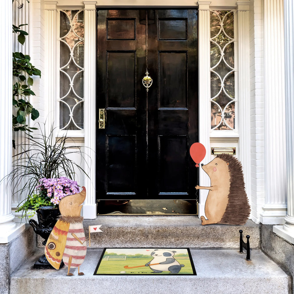 Fußmatte Panda Hockey spielen Design Vorleger, Fußmatte waschbar, Fussmatten, Fußabstreifer außen, Fußmatte außen, Fußmatten, Gummimatte, Schmutzfangteppich, Türvorleger, Schmutzfangmatte, Fußabstreifer, Sauberlaufmatte, Schmutzfangmatte waschbar, Fußabtreter außen, Schmutzfänger, Motivfußmatte, Eingangsteppich, Türmatte, Fussmatten online, Matte, Schmutzmatte, Fußmatte outdoor, Gummi Matte, Fußabtreter, Fußmatte innen, Fußmatte außen wetterfest, Haustürmatte, Geschenk, Sport, Sportart, Hobby, Schenken, Danke, Dankeschön, Auszeichnung, Gewinn, Sportler, Hockey Verein, Hockeyschläger, Hockey spielen, Feldhockey