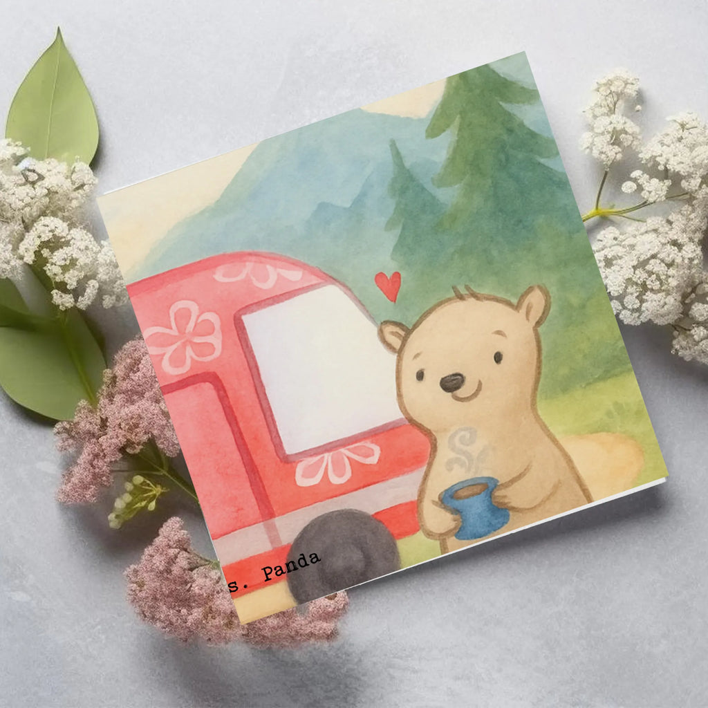 Deluxe Karte Bär Camper Design Hochwertige Grußkarte, Karte, Glückwunschkarte, Hochzeitskarte, Klappkarte, Grußkarte, Hochwertige Klappkarte, Einladungskarte, Geburtstagskarte, Geschenk, Sport, Sportart, Hobby, Schenken, Danke, Dankeschön, Auszeichnung, Gewinn, Sportler, Roadtrip, Campingplatz, Campen, Camper, Urlaub, Zelten, Wohnmobil