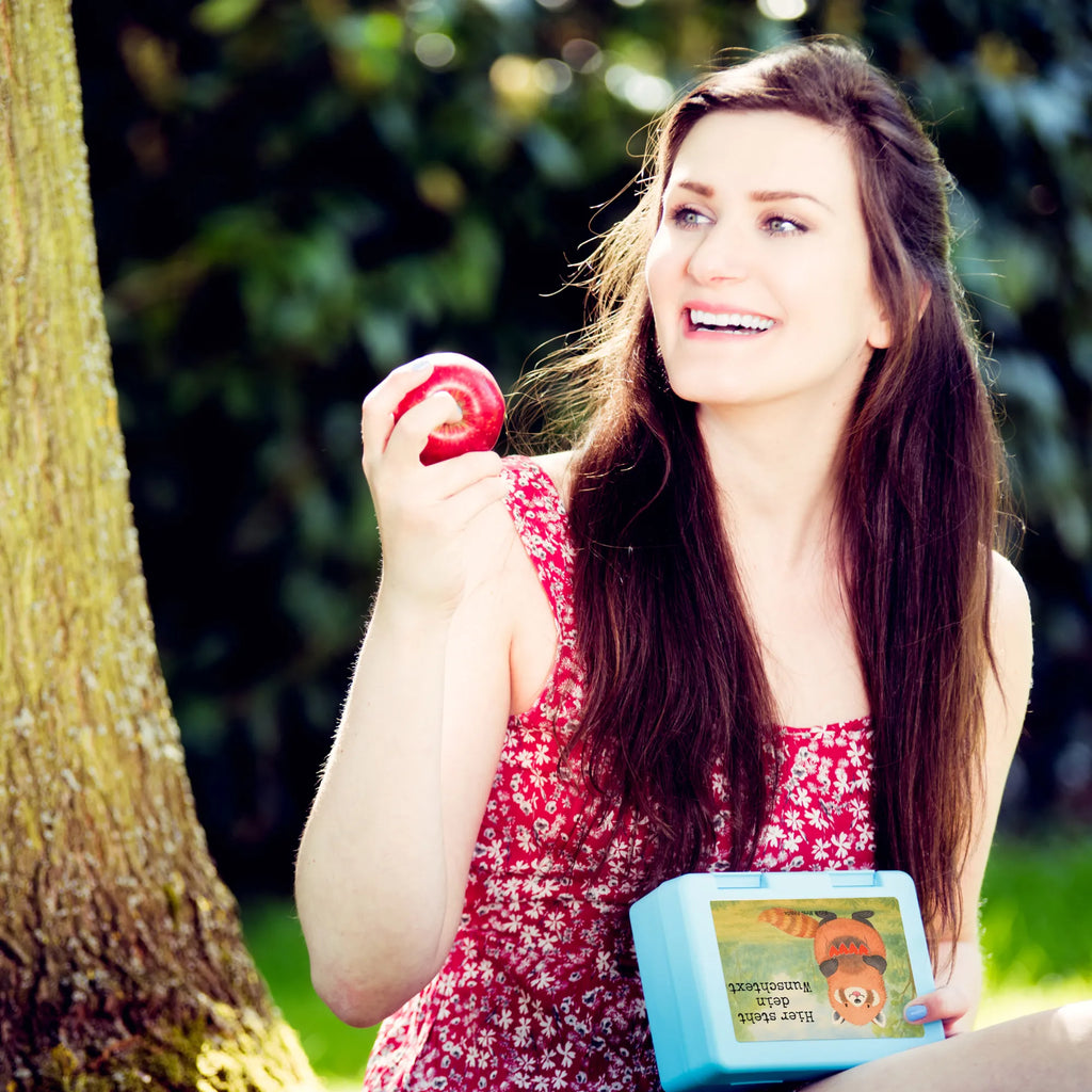 Personalisierte Brotdose Roter Panda Design Brotdose Personalisiert, Brotdose Mit Wunschtext, Brotdose Kindergarten Personalisiert, Brotdose Mit Deckel Und Wunschtext, Vesperbox Mit Gravur, Pausenbrotbox Personalisiert, Kunststoff Brotdose Mit Text, Butterbrotdose Mit Text, Design Brotdose Mit Wunschtext, Brotdose Mit Wunschnamen, Brotdose Für Mädchen Mit Namen, Auslaufsichere Brotdose Mit Namen, Jausenbox Personalisiert, Nachhaltige Brotdose Personalisiert, Brotbox Mit Gravur, Brotdose Für Unterwegs Mit Namen, Essensdose Mit Wunschtext, BPA-Freie Brotdose Mit Wunschtext, Frühstücksdose Mit Namen, Vesperdose Mit Wunschtext, Snackbox Mit Namen, Brotdose Mit Text, Wiederverwendbare Brotdose Mit Namen, Brotdose Büro Mit Wunschtext, Lunchbehälter Mit Wunschtext, Brotdose Schule Mit Wunschtext, Brotdose Erwachsene Personalisiert, Essensbox Mit Namen, Lustige Brotdose Mit Wunschtext, Brotdose Kita Mit Namen, Brotdose Für Jungen Personalisiert, Brotdose Kinder Mit Namen, Personalisierte Brotdose, Brotdose Mit Namen, Edelstahl Brotdose Mit Gravur, Brotdose Mit Motiv Und Text, Lunchbox Mit Namen, Tiermotive, Gute Laune, lustige Sprüche, Tiere, Lieblingsmensch, Herz, Panda, Rot, Liebling, Liebe