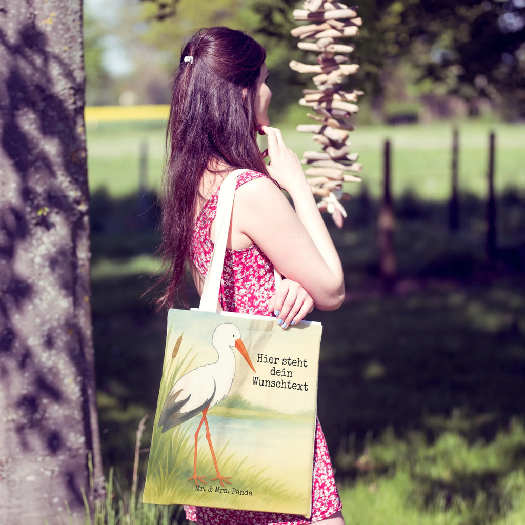 Personalisierte Einkaufstasche Storch Design Vintage Tragetasche Mit Wunschtext, Tragetasche Mit Wunschtext, Nachhaltige Tragetasche Personalisiert, Tragetasche Für Kinder Mit Wunschtext, Tragetasche Mit Spruch, Tragetasche Für Alltag Mit Text, Leinentasche Mit Gravur, Tragetasche Mit Namen, Tragetasche Selbst Gestalten, Personalisierte Tragetasche, Tragetasche Mit Text, Tragetasche Mit Personalisierung, Baumwolltasche Mit Namen, Tragetasche Als Geschenk Mit Wunschtext, Tragetasche Für Herren Personalisiert, Tragetasche Mit Initialen, Tragetasche Modern Mit Gravur, Tragetasche Bedruckt Mit Wunschtext, Umweltfreundliche Tragetasche Mit Namen, Kleine Tragetasche Mit Text, Große Tragetasche Mit Namen, Bunte Tragetasche Mit Namen, Einkaufstasche Personalisiert, Faltbare Tragetasche Mit Wunschtext, Lustige Tragetasche Mit Text, Tragetasche Personalisiert, Tragetasche Für Schule Mit Wunschtext, Tragetasche Mit Motiv Und Wunschtext, Jutetasche Mit Wunschtext, Design Tragetasche Personalisiert, Tragetasche Für Damen Mit Namen, Tragetasche Für Einkäufe Personalisiert, Tragetasche Für Büro Mit Namen, Stofftasche Mit Wunschtext, Wiederverwendbare Tragetasche Mit Wunschtext, Tiermotive, Gute Laune, lustige Sprüche, Tiere, Storch, Mütter, Schwangerschaft, Babybauch, Geburt, Baby, Schwanger, Mutter, Störche, Mutter werden