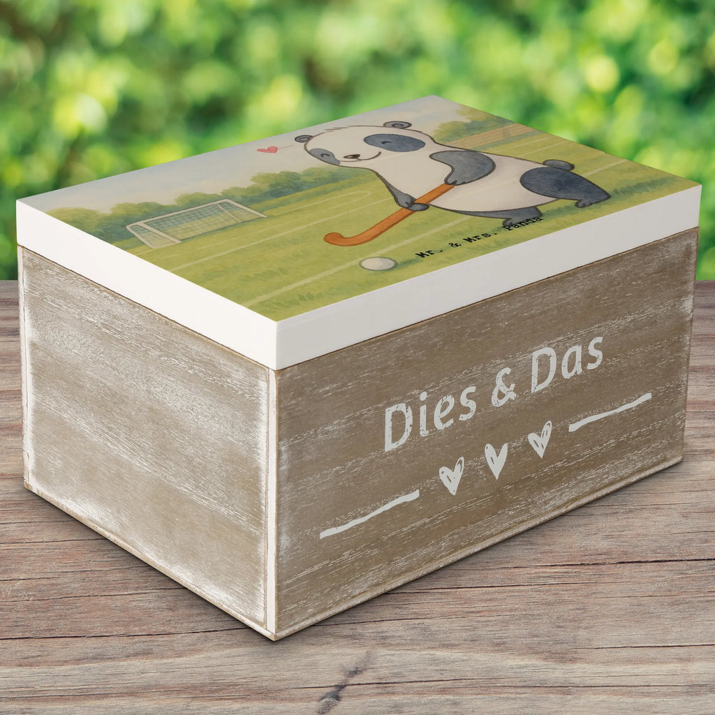 Holzkiste Panda Hockey spielen Design Schatzkiste, Truhe, Schatulle, XXL, Geschenkbox, Erinnerungsbox, Aufbewahrungsbox, Geschenkdose, Holzkiste, Kiste, Dekokiste, Erinnerungskiste, Geschenk, Sport, Sportart, Hobby, Schenken, Danke, Dankeschön, Auszeichnung, Gewinn, Sportler, Feldhockey, Hockey spielen, Hockey Verein, Hockeyschläger
