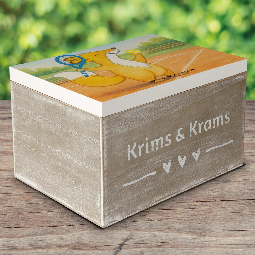 Holzkiste Fuchs Tennis spielen Design Holzkiste, Geschenkbox, Dekokiste, Geschenkdose, XXL, Erinnerungskiste, Aufbewahrungsbox, Kiste, Schatulle, Erinnerungsbox, Truhe, Schatzkiste, Geschenk, Sport, Sportart, Hobby, Schenken, Danke, Dankeschön, Auszeichnung, Gewinn, Sportler, Ballsportart, Tennisverein, Tennis Turnier, Tennisclub, Tennis spielen