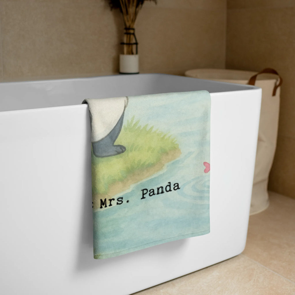 XL Badehandtuch Panda Angeln Design Nachhaltiges Handtuch XL, Handtuch Für Wellness, Handtuch Für Strand XL, Pflegeleichtes Handtuch Groß, Mikrofaser Handtuch XL, XL Handtuch Mit Muster, XL Handtuch Weiß, Handtuch XL Für Frauen, Saugfähiges Großes Handtuch, Waschbares Handtuch XL, XL Handtuch Grau, Flauschiges Handtuch XL, Handtuch XL Klassisch, XL Handtuch Bunt, Design Handtuch XL, Handtuch Übergröße, Großes Handtuch, Handtuch Für Dusche XL, Badetuch Extra Groß, Duschtuch XL, Handtuch Für Große Personen, XL Handtuch Aus Bio Baumwolle, Weiches XL Handtuch, Badehandtuch XL, Handtuch Für Erwachsene XL, Handtuch XL Für Männer, Extra Großes Handtuch, Handtuch Für Sauna Groß, XL Handtuch, Umweltfreundliches Handtuch Groß, Großes Handtuch Für Badezimmer, Handtuch XL Geschenkidee, Großes Handtuch Unifarben, Handtuch XL Aus Baumwolle, Handtuch XL Modern, Strapazierfähiges XL Handtuch, Saunatuch XL, Handtuch Groß Für Sport, Handtuch XL Für Kinder, Geschenk, Sport, Sportart, Hobby, Schenken, Danke, Dankeschön, Auszeichnung, Gewinn, Sportler, Hobbyangler, Angelsport, angeln gehen, angeln, Angelverein, Angler