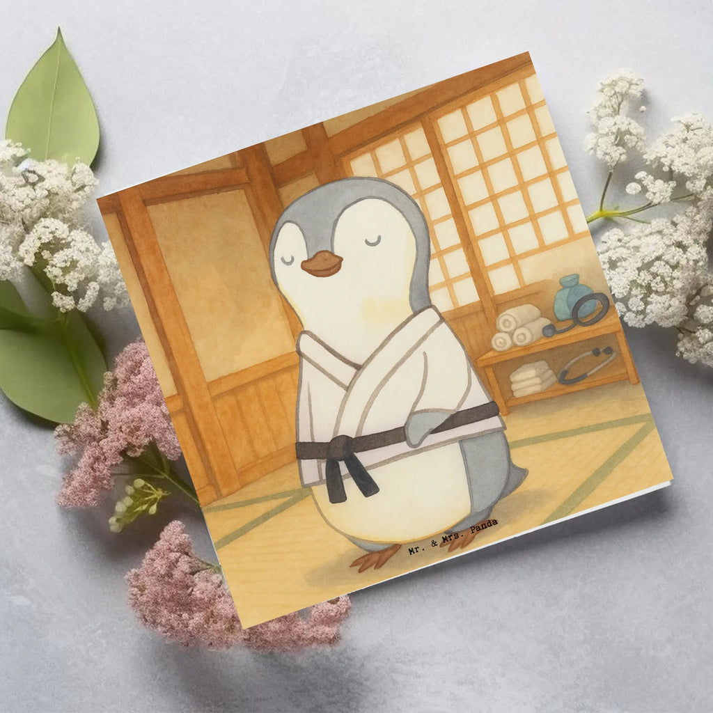 Deluxe Karte Pinguin Karate Design Glückwunschkarte, Hochwertige Klappkarte, Hochwertige Grußkarte, Hochzeitskarte, Karte, Geburtstagskarte, Grußkarte, Klappkarte, Einladungskarte, Geschenk, Sport, Sportart, Hobby, Schenken, Danke, Dankeschön, Auszeichnung, Gewinn, Sportler, Karate Verein, Selbstverteidigung, Kampfkunst, Karate, Kampfsportart