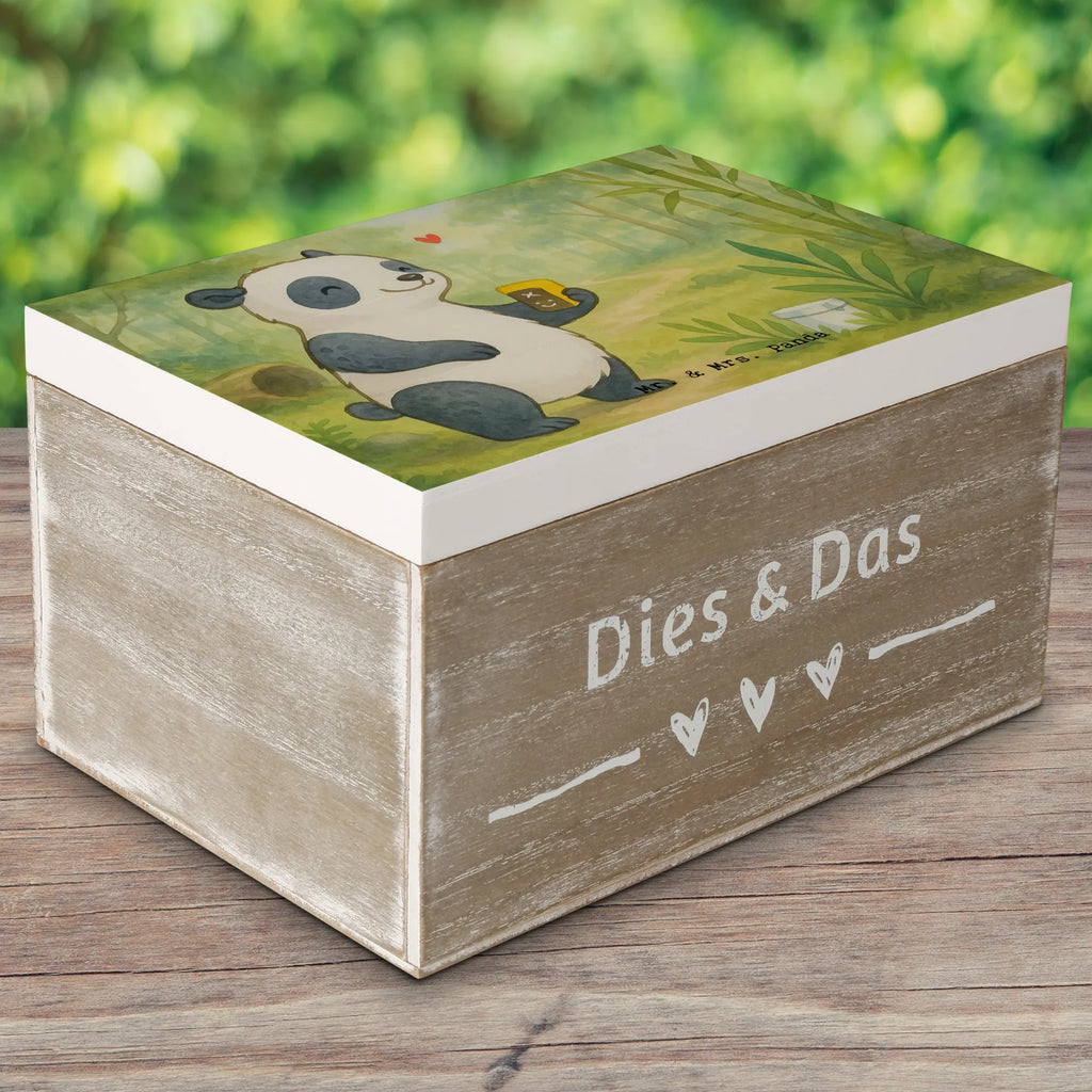 Holzkiste Panda Geocaching Design XXL, Geschenkbox, Erinnerungskiste, Truhe, Erinnerungsbox, Schatzkiste, Kiste, Schatulle, Holzkiste, Aufbewahrungsbox, Dekokiste, Geschenkdose, Geschenk, Sport, Sportart, Hobby, Schenken, Danke, Dankeschön, Auszeichnung, Gewinn, Sportler, Geocaching, Schatzsuchen, GPS Schnitzeljagd, Opencaching