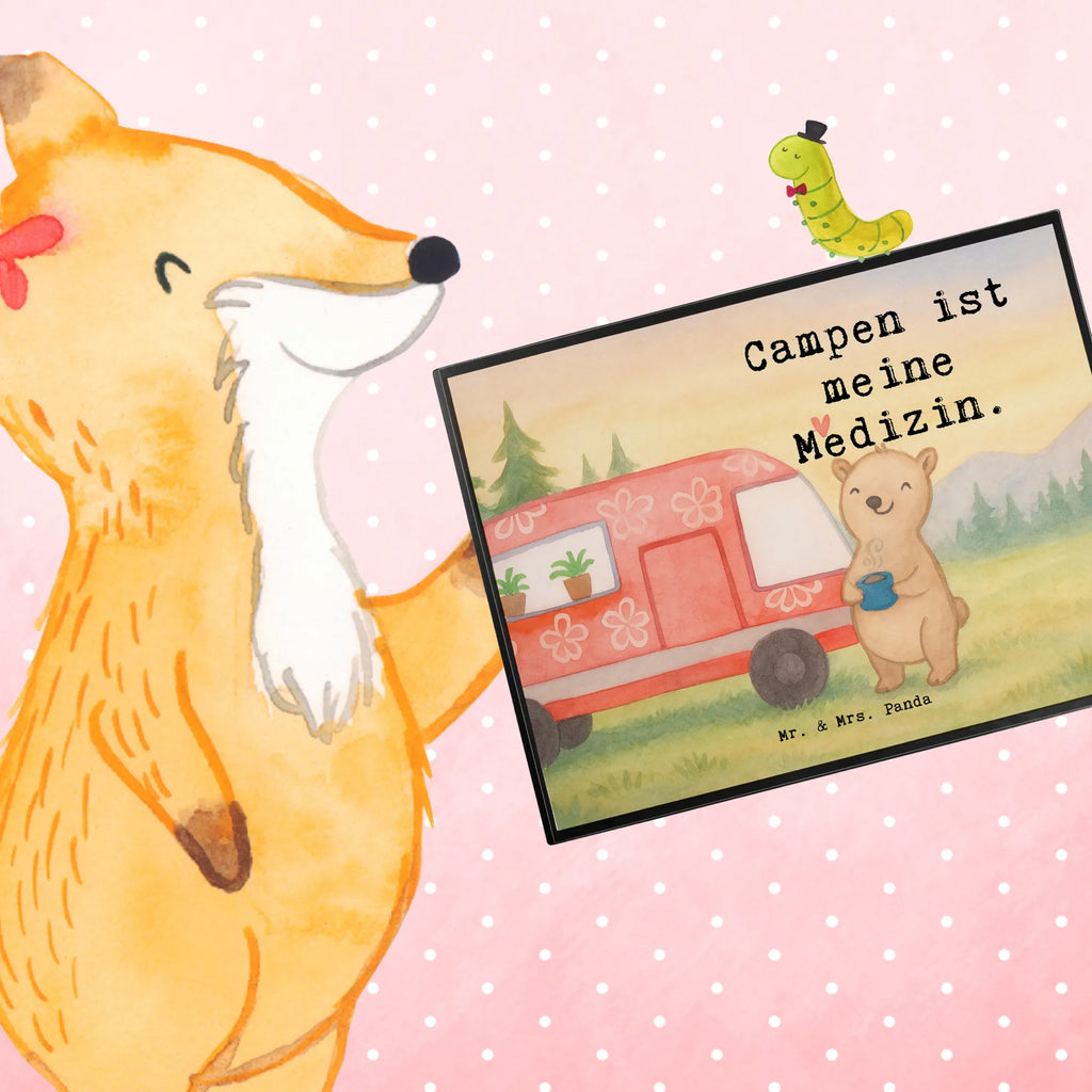 Schreibtischunterlage Bär Camper Design Schreibwaren, Schreibtischauflage, Bürobedarf, Schreibtisch Unterlagen, Büroartikel, Schreibtischunterlage Groß, Schreibunterlage, Geschenk, Sport, Sportart, Hobby, Schenken, Danke, Dankeschön, Auszeichnung, Gewinn, Sportler, Wohnmobil, Campen, Zelten, Roadtrip, Campingplatz, Urlaub, Camper