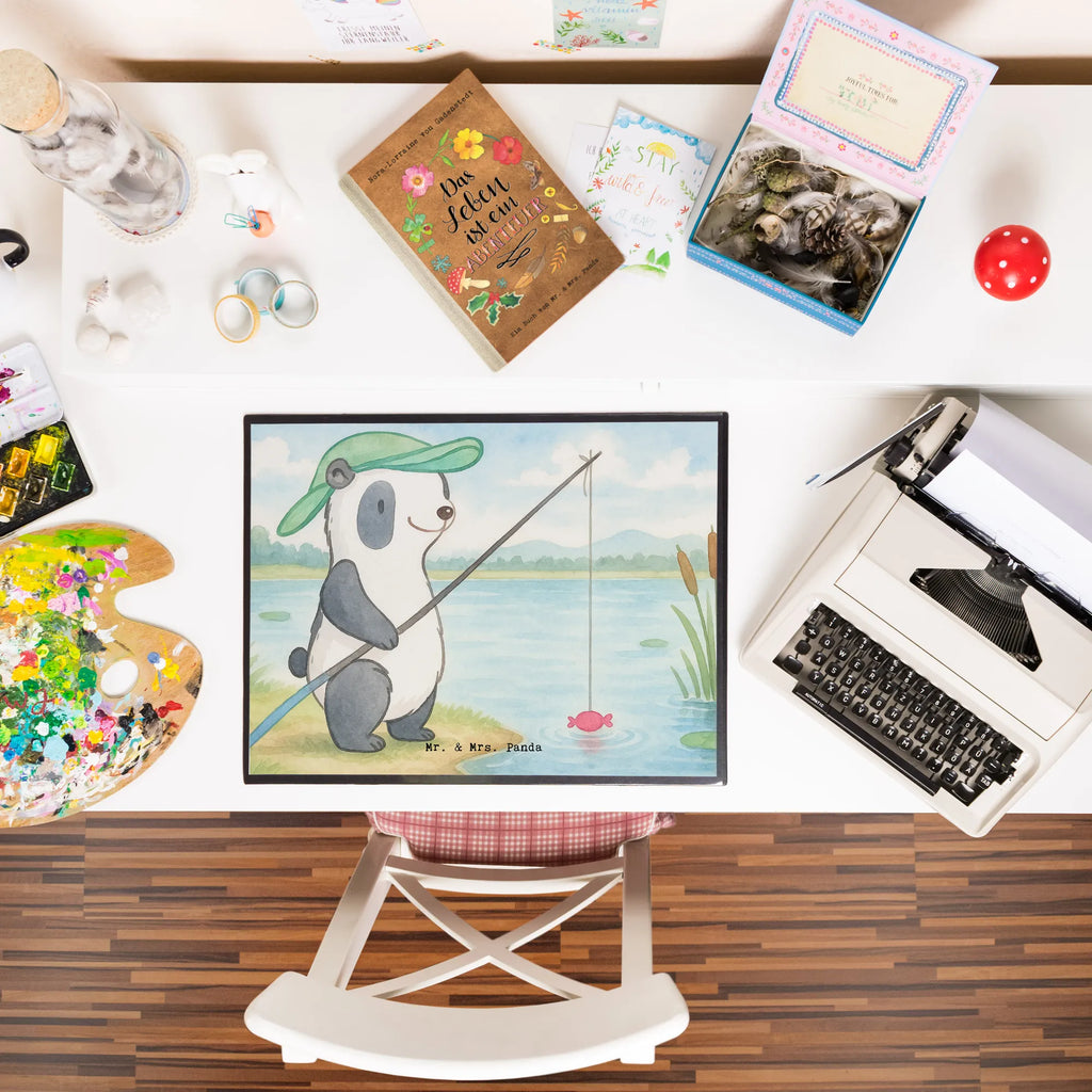 Schreibtischunterlage Panda Angeln Design Schreibtischunterlage Groß, Schreibwaren, Büroartikel, Schreibunterlage, Schreibtischauflage, Bürobedarf, Schreibtisch Unterlagen, Geschenk, Sport, Sportart, Hobby, Schenken, Danke, Dankeschön, Auszeichnung, Gewinn, Sportler, Angler, Angelverein, angeln, Hobbyangler, Angelsport, angeln gehen