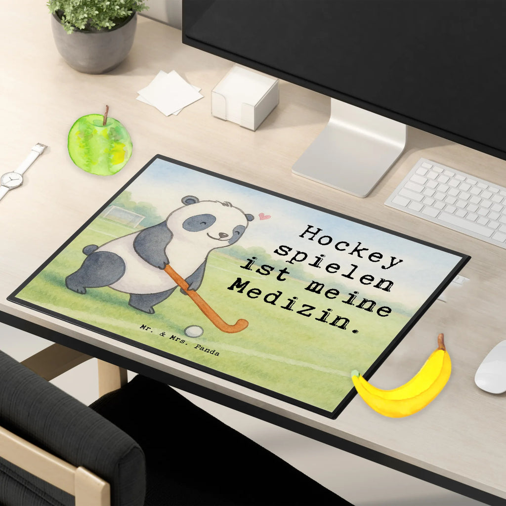 Schreibtischunterlage Panda Hockey spielen Design Büroartikel, Schreibtischunterlage Groß, Schreibwaren, Schreibtischauflage, Bürobedarf, Schreibunterlage, Schreibtisch Unterlagen, Geschenk, Sport, Sportart, Hobby, Schenken, Danke, Dankeschön, Auszeichnung, Gewinn, Sportler, Hockeyschläger, Feldhockey, Hockey spielen, Hockey Verein