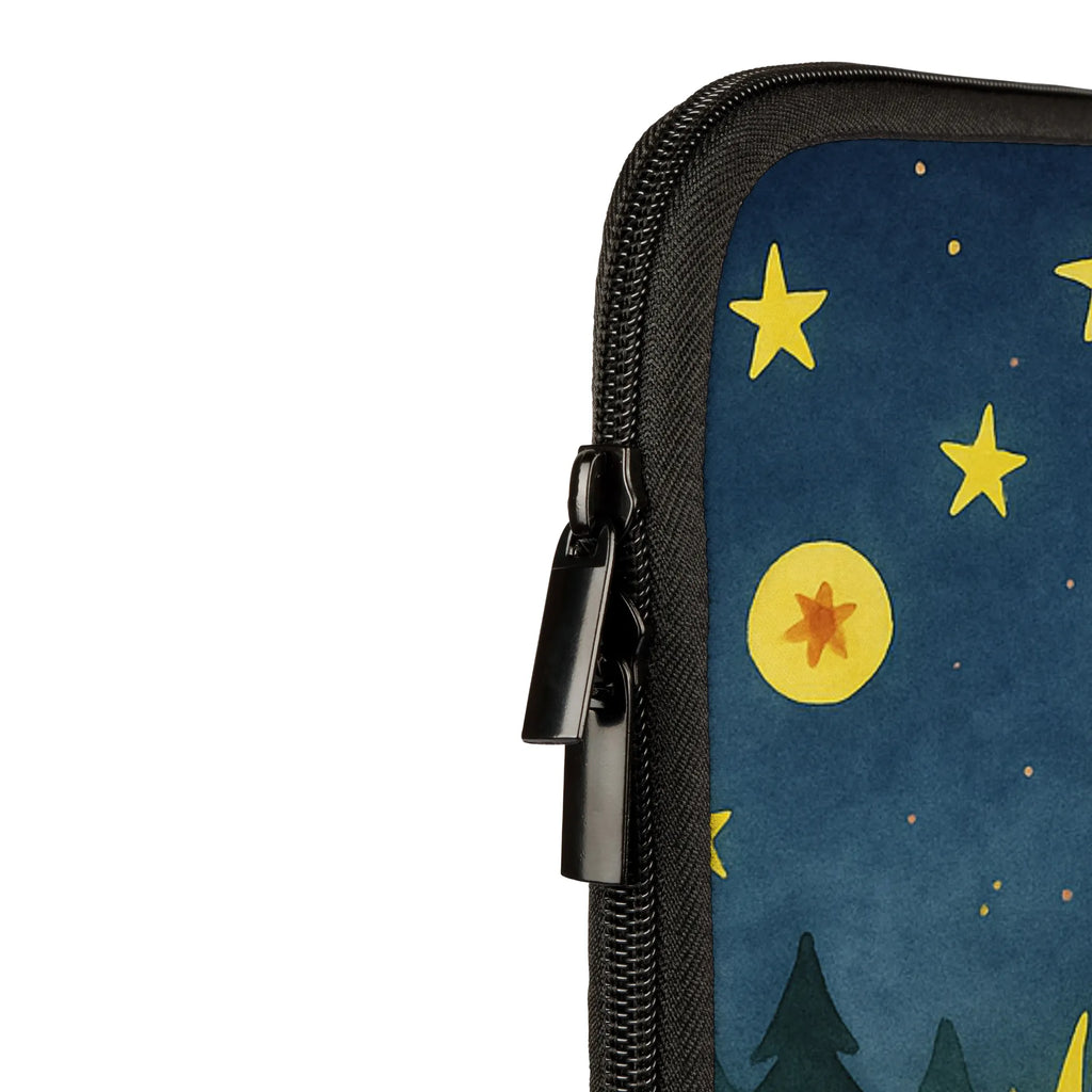 Personalisierte Notebook Tasche Bär & Marienkäfer Lagerfeuer Design Laptop-Messenger-Bag Mit Namen, Notebook-Tasche Slim Mit Wunschname, Notebook-Tasche Minimalistisch Mit Namen, Notebook-Querträger Mit Namensgravur, Laptophülle Mit Namen, Laptop-Case Mit Wunschname, Notebook-Tasche Vintage Mit Namenslabel, Notebook-Tasche Rucksackstil Mit Wunschname, Notebook-Tasche Reisegeeignet Mit Wunschname, Notebook-Rucksack Mit Namen, Laptoptasche Mit Wunschname, Notebookhülle Mit Namensdruck, Notebook-Tasche Aus Neopren Mit Wunschname, Notebook-Tasche Robust Mit Wunschname, Notebook-Tasche Für Herren Mit Namensgravur, Notebook-Tasche Für 13 Zoll Mit Wunschname, Laptop-Rucksack Mit Namensschild, Notebook-Tasche Aus Leder Mit Namen, Notebook-Tasche Business Mit Namensdruck, Notebook-Tasche Wasserfest Mit Namensgravur, Notebook-Case Mit Namenslabel, Notebook-Tasche Leicht Mit Namensgravur, Notebooktasche Mit Namen, Notebook-Aktentasche Mit Namenslabel, Notebook-Tasche Aus Nylon Mit Namensdruck, Notebook-Tasche Casual Mit Namen, Personalisierte Notebooktasche, Notebook-Tasche Mit Reißverschluss Und Namen, Notebook-Tasche Gepolstert Mit Wunschname, Notebook-Tasche Ergonomisch Mit Namen, Notebook-Tasche Für 17 Zoll Mit Namen, Notebook-Tasche Büro Mit Namensgravur, Notebook-Tasche Für Damen Mit Wunschname, Notebook-Tasche Studenten Mit Namen, Notebook-Tasche Für 15 Zoll Mit Namensgravur, Laptop-Aktentasche Mit Wunschname, Notebook-Tasche Modern Mit Namen, Notebook-Sleeve Mit Wunschname, Notebook-Umhängetasche Mit Namen, Notebook-Tasche Klassisch Mit Wunschname, Notebook-Tasche Mit Schultergurt Mit Namenslabel, Notebook-Tasche Mit Zubehörfach Und Namen, Laptop-Hülle Mit Namensgravur, Laptop-Sleeve Mit Namen, Laptop-Umhängetasche Mit Wunschname, Notebook-Tasche Mit Organizer Und Namen, Notebook-Tasche Aus Canvas Mit Namen, Notebook-Tasche Mit Tragegriff Und Wunschname, Bär, Teddy, Teddybär, Lagerfeuer