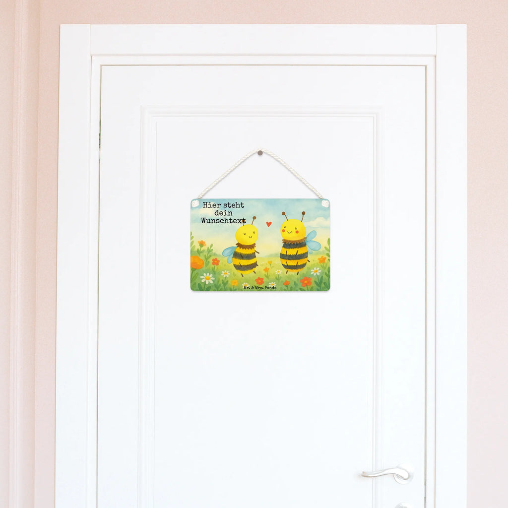 Personalisiertes Deko Schild Biene Verliebt Design Deko Schild Für Freunde Mit Namen, Deko Wandtafel Mit Namen, Deko Schild Für Familie Mit Text, Deko Schild Mit Wunschtext, Deko Schild Für Wohnzimmer Mit Wunschtext, Deko Schild Für Küche Personalisiert, Vintage Deko Schild Mit Gravur, Landhausstil Schild Mit Namen, Modernes Deko Schild Mit Text, Deko Schild Mit Spruch, Deko Schild Mit Herz Und Text, Schild Zum Aufstellen Mit Wunschtext, Lustiges Deko Schild Mit Wunschtext, Metallschild Personalisiert, Schild Mit Individuellem Text, Deko Schild Als Geschenk Personalisiert, Dekoschild Personalisiert, Rustikales Deko Schild Personalisiert, Kleines Deko Schild Mit Wunschtext, Deko Schild Für Balkon Mit Namen, Türschild Mit Namen, Deko Schild Für Garten Mit Wunschtext, Deko Schild Mit Gravur, Spruchschild Mit Wunschtext, Geschenkidee Deko Schild Mit Text, Schild Zum Hinstellen Mit Text, Liebevoll Gestaltetes Deko Schild Mit Wunschtext, Shabby Chic Schild Mit Wunschtext, Deko Schild Mit Namen, Deko Schild Mit Blumenmotiv Und Gravur, Schild Mit Botschaft, Deko Schild Selbst Gestalten, Holzschild Mit Wunschtext, Personalisiertes Deko Schild, Großes Deko Schild Personalisiert, Deko Schild Für Flur Mit Gravur, Wandschild Mit Text, Biene, Wespe, Hummel