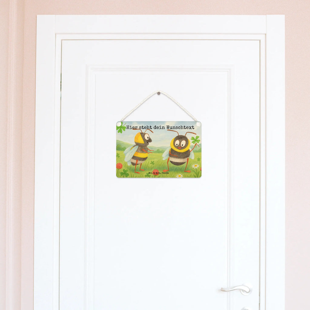 Personalisiertes Deko Schild Hummeln Kleeblatt Design Schild Mit Individuellem Text, Deko Schild Mit Wunschtext, Geschenkidee Deko Schild Mit Text, Großes Deko Schild Personalisiert, Deko Schild Für Balkon Mit Namen, Deko Schild Für Küche Personalisiert, Deko Schild Für Freunde Mit Namen, Schild Mit Botschaft, Deko Schild Mit Namen, Lustiges Deko Schild Mit Wunschtext, Dekoschild Personalisiert, Deko Schild Für Garten Mit Wunschtext, Deko Schild Mit Herz Und Text, Deko Schild Mit Blumenmotiv Und Gravur, Deko Schild Als Geschenk Personalisiert, Deko Schild Für Flur Mit Gravur, Rustikales Deko Schild Personalisiert, Personalisiertes Deko Schild, Türschild Mit Namen, Deko Schild Mit Gravur, Landhausstil Schild Mit Namen, Holzschild Mit Wunschtext, Deko Schild Für Familie Mit Text, Liebevoll Gestaltetes Deko Schild Mit Wunschtext, Metallschild Personalisiert, Modernes Deko Schild Mit Text, Spruchschild Mit Wunschtext, Shabby Chic Schild Mit Wunschtext, Kleines Deko Schild Mit Wunschtext, Wandschild Mit Text, Deko Schild Mit Spruch, Deko Wandtafel Mit Namen, Deko Schild Selbst Gestalten, Vintage Deko Schild Mit Gravur, Schild Zum Hinstellen Mit Text, Deko Schild Für Wohnzimmer Mit Wunschtext, Schild Zum Aufstellen Mit Wunschtext, Tiermotive, Gute Laune, lustige Sprüche, Tiere, glücklich sein, Hummel, glücklich werden, Biene, Spruch schön, Spruch positiv, Spruch fröhlich, Biene Deko