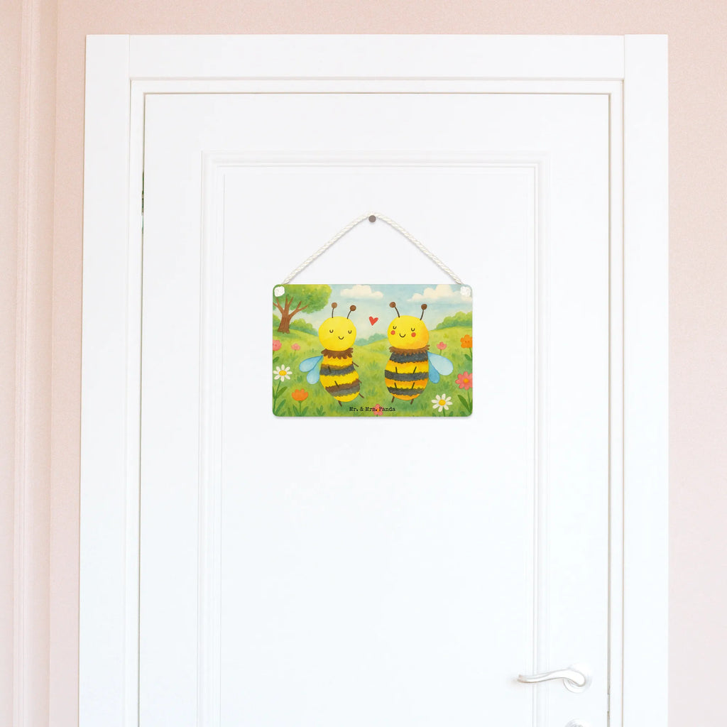 Deko Schild Biene Verliebt Design Dekoschild Handgemacht, Vintage Schild, Deko schild Für Küche, Dekoschild, Rustikales Deko schild, Türschild Mit Spruch, Dekos child Für Garten, Deko schild Mit Motiv, Spruchschild, Deko schild Für Balkon, Deko schild Landhausstil, Dekoschild Für Freunde, Deko schild Liebevoll Gestaltet, Deko schild Modern, Schild Aus Holz, Metallschild, Dekoschild Groß, Deko schild Mit Blumenmotiv, Deko schild Mit Herz, Deko schild Für Wohnzimmer, Dekoschild Für Familie, Shabby Chic Schild, Dekoschild Für Flur, Schild Zum Hinstellen, Dekoschild Klein, Dekoschild Geschenk, Deko Wandtafel, Schild Aus Metall, Schild Zum Aufstellen, Deko Schild, Lustiges Deko schild, Türschild, Dekoschild Zum Aufhängen, Deko schild Mit Lebensweisheit, Dekoschild Für Badezimmer, Wandschild, Holzschild, Wanddeko Schild, Deko schild Mit Spruch, Dekoschild Aus Holz, Biene, Wespe, Hummel