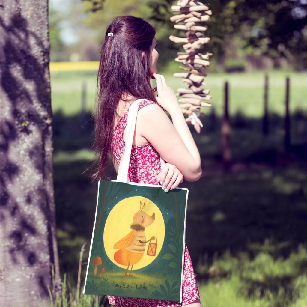 Einkaufstasche Glühwürmchen Design Tragetasche, Tragetasche Umweltfreundlich, Leinentasche, Bunte Tragetasche, Jutetasche, Einkaufstaschen, Tragetasche Für Bücher, Faltbare Tragetasche, Tragetasche Für Büro, Baumwolltaschen, Tragetasche Mit Motiv, Tragetasche Für Einkäufe, Tragetasche Für Schule, Tragetasche Kinder, Baumwolltasche, Tragetasche Handgemacht, Tragetasche Design, Tragetasche Zum Umhängen, Tragetaschen, Lustige Tragetasche, Große Tragetasche, Tragetasche Bedruckt, Tragetasche Modern, Tragetasche Vintage, Tragetasche Für Alltag, Beutel Tasche, Tragetasche Waschbar, Tragetasche Herren, Tragetasche Robust, Einkaufstasche, Stofftaschen, Tragetasche Mit Spruch, Stofftasche, Tragetasche Nachhaltig, Tragetasche Blanko, Kleine Tragetasche, Tragetasche Damen, Tragetasche Ohne Plastik, Tragetasche Mit Henkel, Leinentaschen, Tragetasche Geschenkidee, Jutetaschen, Tragetasche Wiederverwendbar, Tiermotive, Gute Laune, lustige Sprüche, Tiere, Glühwurm, Glühwürmchen, Lieblingsmensch, Liebesspruch, magisch, Verlobung, Leuchten, Liebe, Jahrestag, Heiratsantrag, Falter, Liebesbeweis