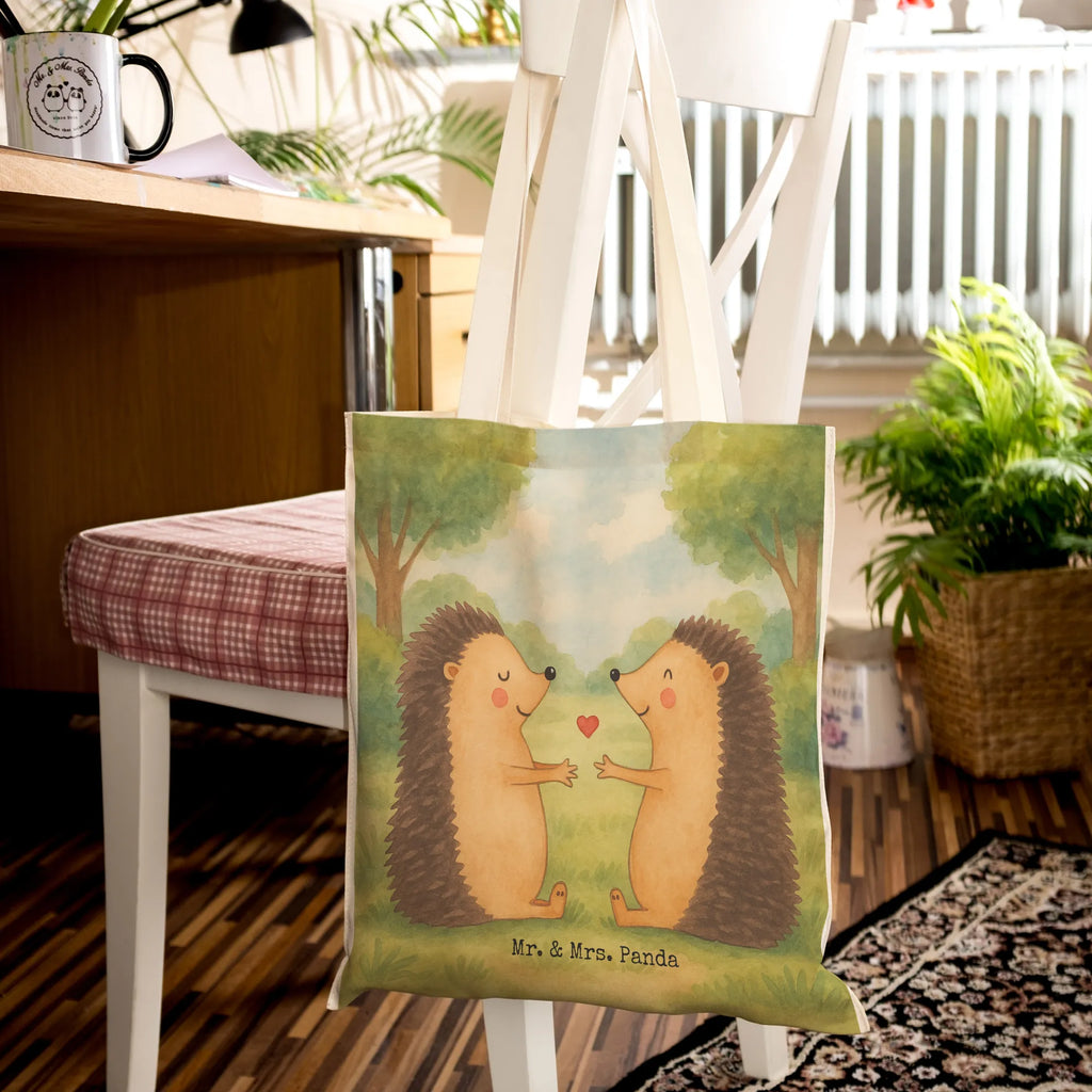 Einkaufstasche Igel Liebe Design Tragetasche Waschbar, Tragetasche Blanko, Tragetasche Handgemacht, Tragetasche Vintage, Baumwolltaschen, Beutel Tasche, Faltbare Tragetasche, Große Tragetasche, Tragetasche, Einkaufstaschen, Tragetasche Für Schule, Tragetasche Für Alltag, Tragetasche Mit Spruch, Tragetasche Mit Henkel, Tragetasche Damen, Tragetasche Ohne Plastik, Tragetasche Geschenkidee, Jutetaschen, Tragetasche Herren, Tragetasche Für Bücher, Stofftasche, Baumwolltasche, Lustige Tragetasche, Tragetaschen, Kleine Tragetasche, Jutetasche, Tragetasche Wiederverwendbar, Tragetasche Design, Tragetasche Kinder, Tragetasche Nachhaltig, Stofftaschen, Tragetasche Mit Motiv, Tragetasche Modern, Tragetasche Für Einkäufe, Tragetasche Für Büro, Tragetasche Zum Umhängen, Tragetasche Robust, Tragetasche Bedruckt, Bunte Tragetasche, Einkaufstasche, Leinentaschen, Tragetasche Umweltfreundlich, Leinentasche, Liebe, Partner, Freund, Freundin, Ehemann, Ehefrau, Heiraten, Verlobung, Heiratsantrag, Liebesgeschenk, Jahrestag, Hocheitstag, Hochzeitstag, Verlobt, Geschenk, Hochzeit, Verliebt, Igel, Liebesbeweis, Verheiratet