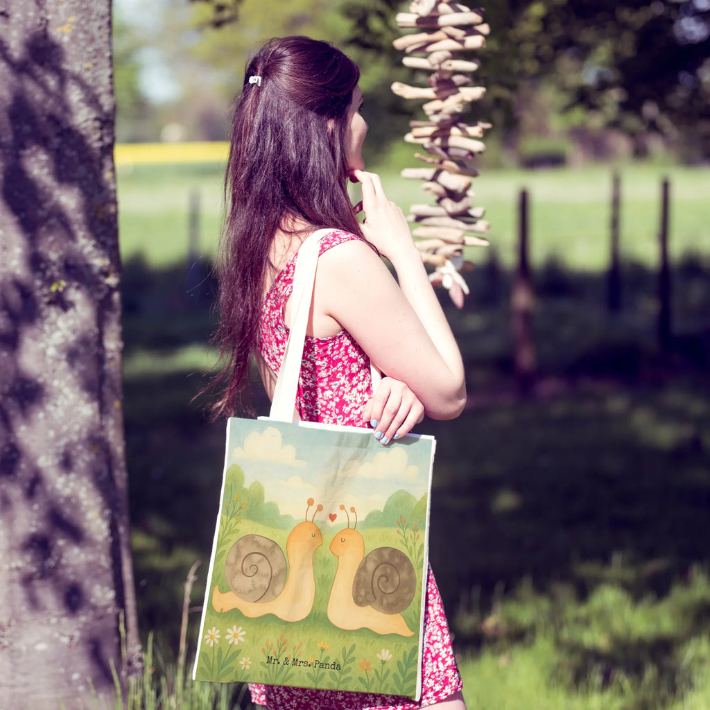 Einkaufstasche Schnecken Liebe Design Tragetaschen, Tragetasche Kinder, Faltbare Tragetasche, Tragetasche Mit Spruch, Tragetasche Bedruckt, Leinentasche, Tragetasche Herren, Tragetasche Für Bücher, Tragetasche Für Schule, Baumwolltasche, Leinentaschen, Tragetasche Handgemacht, Tragetasche Robust, Stofftasche, Tragetasche Blanko, Einkaufstaschen, Lustige Tragetasche, Tragetasche Geschenkidee, Baumwolltaschen, Tragetasche, Bunte Tragetasche, Tragetasche Design, Einkaufstasche, Tragetasche Ohne Plastik, Tragetasche Vintage, Tragetasche Modern, Tragetasche Für Alltag, Tragetasche Für Einkäufe, Tragetasche Wiederverwendbar, Tragetasche Umweltfreundlich, Große Tragetasche, Tragetasche Mit Henkel, Stofftaschen, Jutetaschen, Tragetasche Damen, Tragetasche Zum Umhängen, Tragetasche Nachhaltig, Kleine Tragetasche, Tragetasche Mit Motiv, Tragetasche Für Büro, Tragetasche Waschbar, Jutetasche, Beutel Tasche, Liebe, Partner, Freund, Freundin, Ehemann, Ehefrau, Heiraten, Verlobung, Heiratsantrag, Liebesgeschenk, Jahrestag, Hocheitstag