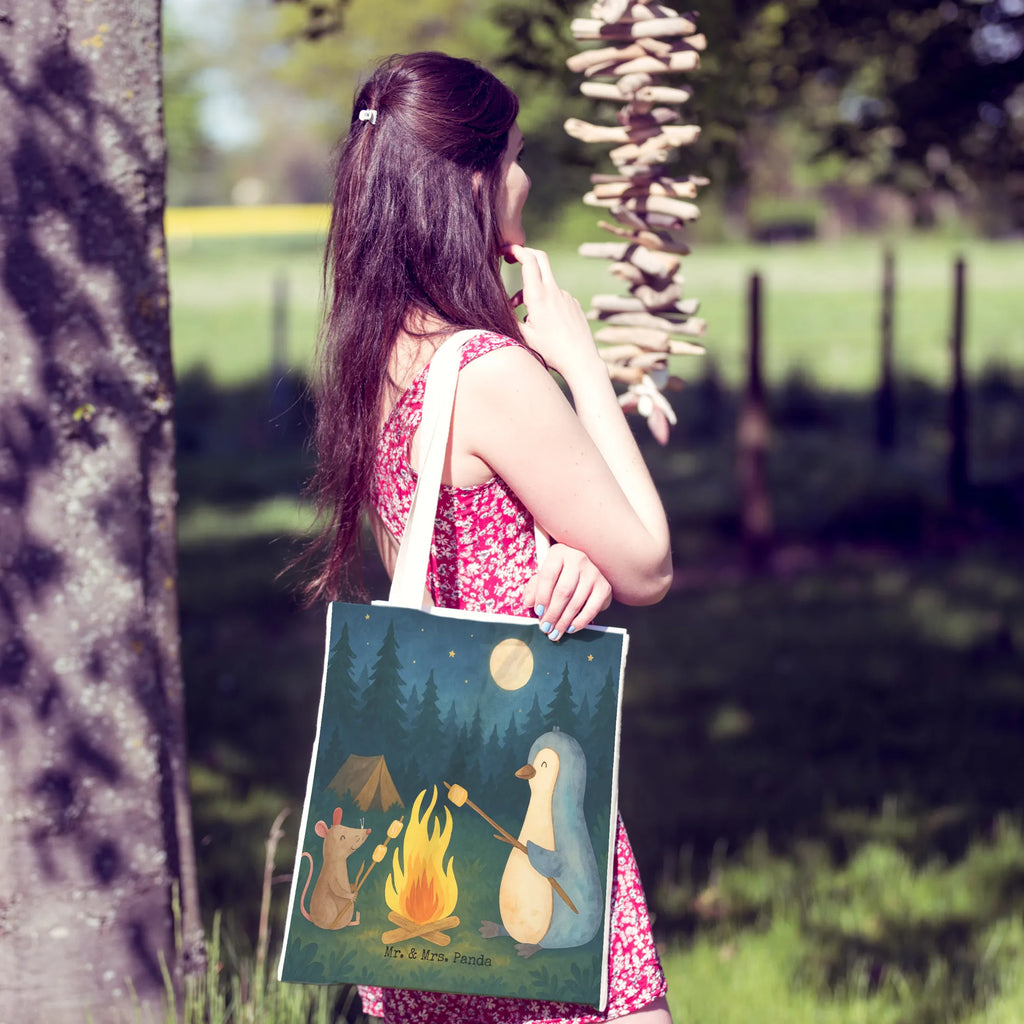 Einkaufstasche Pinguin Lagerfeuer Design Bunte Tragetasche, Stofftasche, Tragetasche Herren, Leinentasche, Kleine Tragetasche, Tragetasche Design, Tragetasche Geschenkidee, Jutetasche, Tragetasche Für Schule, Tragetasche Waschbar, Einkaufstasche, Große Tragetasche, Tragetasche Wiederverwendbar, Tragetasche Mit Motiv, Tragetasche Umweltfreundlich, Tragetasche Für Alltag, Tragetasche Ohne Plastik, Beutel Tasche, Tragetasche, Tragetaschen, Jutetaschen, Einkaufstaschen, Tragetasche Für Bücher, Stofftaschen, Tragetasche Modern, Baumwolltaschen, Tragetasche Mit Spruch, Leinentaschen, Tragetasche Robust, Tragetasche Handgemacht, Tragetasche Damen, Baumwolltasche, Tragetasche Bedruckt, Tragetasche Mit Henkel, Tragetasche Für Büro, Tragetasche Zum Umhängen, Faltbare Tragetasche, Tragetasche Nachhaltig, Tragetasche Blanko, Lustige Tragetasche, Tragetasche Vintage, Tragetasche Kinder, Tragetasche Für Einkäufe, Pinguin, Büro, Pinguine, Büroalltag, grillen, Maus, Liebe, Lebensspruch, Arbeit, Leben, Lagerfeuer, Marshmallows, Job, Lebensmotivation, Neustart, Feuer, Motivation