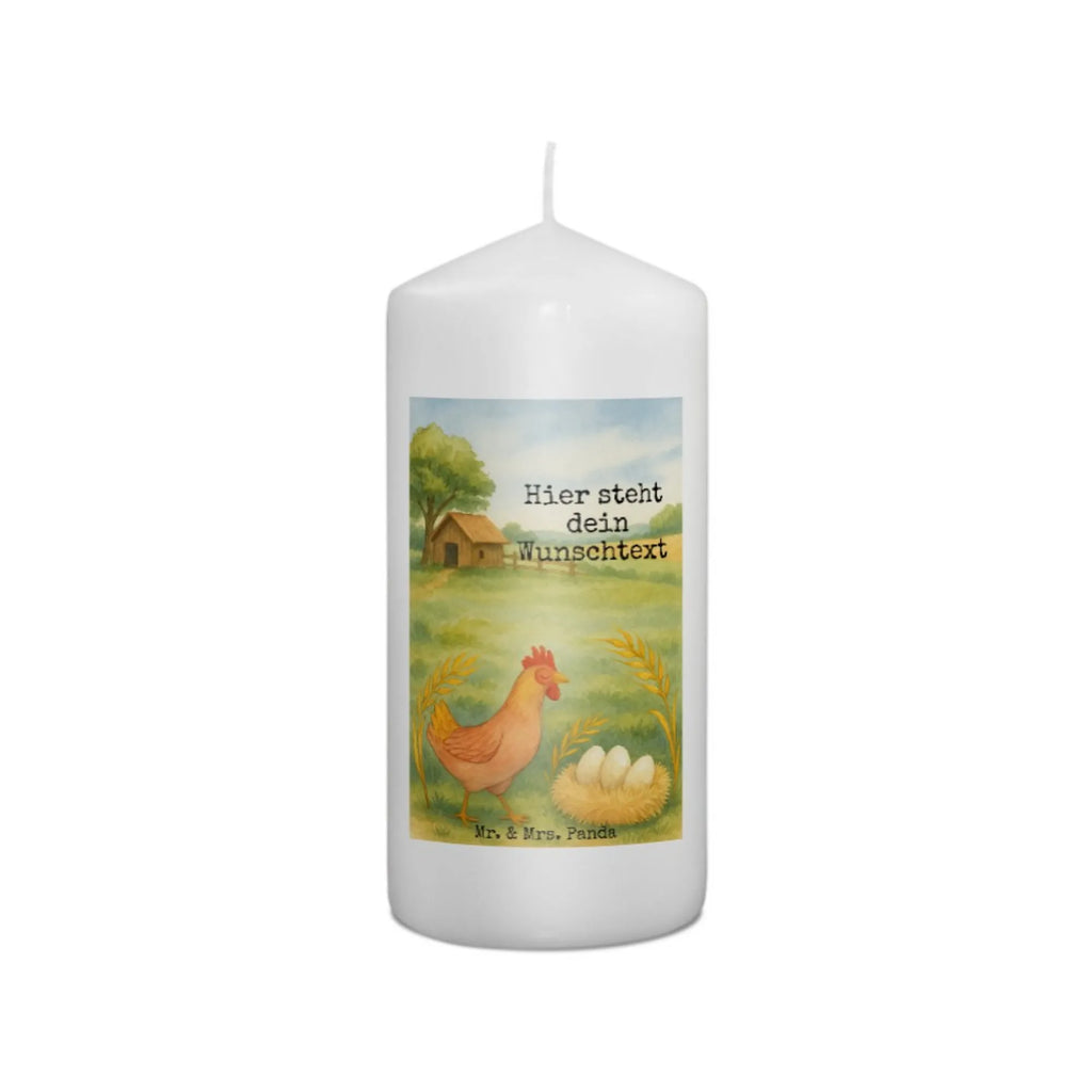 Personalisierte Kerze Huhn Stolz Design Blockkerze Mit Namensdruck, Bio-Kerze Mit Wunschname, Adventskerze Mit Wunschname, Sojawachskerze Mit Namensdruck, Tischkerze Mit Namensdruck, Laternenkerze Mit Namensdruck, Tafelkerze Mit Wunschname, Fair-Trade-Kerze Mit Namensgravur, Gastgeschenk Kerze Mit Namen, Votivkerze Mit Wunschname, Metall-Kerze Mit Namensgravur, Kerze Für Hochzeit Mit Namensgravur, Andachtskerze Mit Namensgravur, Osterkerze Mit Namen, Kerzen-Set Mit Namensgravur, Stumpenkerze Mit Namensgravur, LED-Kerze Mit Wunschname, Kerze Mit Namen, Glas-Kerze Mit Wunschname, Kerze Mit Spruch Und Namen, Streukerze Mit Namensdruck, Stearinkerze Mit Gravur, Teelicht Mit Namensdruck, Duftkerze Mit Namen, Grabkerze Mit Namensgravur, Stabkerze Mit Gravur, Schwimmkerze Mit Namen, Weihnachtskerze Mit Namensgravur, Handgemachte Kerze Mit Wunschname, Kerze Mit Prägung Und Wunschname, Firmungskerze Mit Wunschname, Gedenkkerze Mit Namen, Handgegossene Kerze Mit Namen, Kerze Für Geburtstag Mit Wunschname, Personalisierte Kerze, Trauerkerze Mit Namen, Holz-Kerze Mit Namen, Gartenkerze Mit Namen, Kommunionkerze Mit Namen, Bienenwachskerze Mit Wunschname, Taufekerze Mit Namensgravur, Outdoor-Kerze Mit Namensgravur, Bauernhof, Hoftiere, Landwirt, Landwirtin, Schwangerschaft, Magie, Hühner, Landleben, Hahn, Henne, Motivation, Eier, Geburt, Hof, Spruch