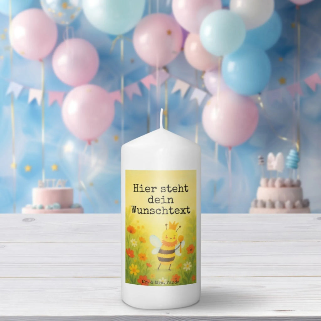 Personalisierte Kerze Biene König Design Kerze Mit Namen, Duftkerze Mit Namen, Weihnachtskerze Mit Namensgravur, Kerzen-Set Mit Namensgravur, Tafelkerze Mit Wunschname, LED-Kerze Mit Wunschname, Bienenwachskerze Mit Wunschname, Bio-Kerze Mit Wunschname, Teelicht Mit Namensdruck, Firmungskerze Mit Wunschname, Kerze Für Geburtstag Mit Wunschname, Handgegossene Kerze Mit Namen, Metall-Kerze Mit Namensgravur, Handgemachte Kerze Mit Wunschname, Stearinkerze Mit Gravur, Adventskerze Mit Wunschname, Kerze Für Hochzeit Mit Namensgravur, Kerze Mit Spruch Und Namen, Streukerze Mit Namensdruck, Schwimmkerze Mit Namen, Kerze Mit Prägung Und Wunschname, Gedenkkerze Mit Namen, Blockkerze Mit Namensdruck, Grabkerze Mit Namensgravur, Taufekerze Mit Namensgravur, Osterkerze Mit Namen, Gartenkerze Mit Namen, Glas-Kerze Mit Wunschname, Sojawachskerze Mit Namensdruck, Stabkerze Mit Gravur, Personalisierte Kerze, Holz-Kerze Mit Namen, Votivkerze Mit Wunschname, Stumpenkerze Mit Namensgravur, Laternenkerze Mit Namensdruck, Fair-Trade-Kerze Mit Namensgravur, Outdoor-Kerze Mit Namensgravur, Gastgeschenk Kerze Mit Namen, Andachtskerze Mit Namensgravur, Tischkerze Mit Namensdruck, Trauerkerze Mit Namen, Kommunionkerze Mit Namen, Biene, Wespe, Hummel