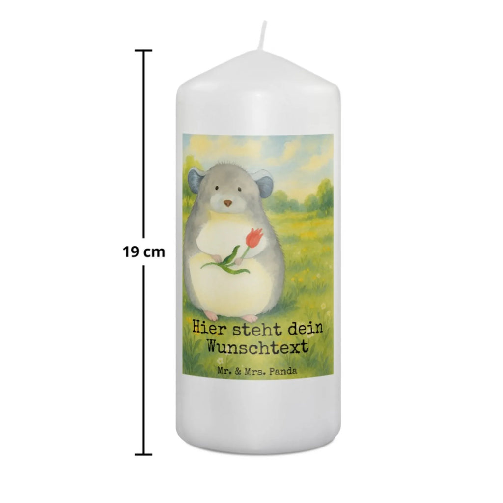 Personalisierte Kerze Chinchilla Blume Design Blockkerze Mit Namensdruck, Kerze Für Hochzeit Mit Namensgravur, Gastgeschenk Kerze Mit Namen, Personalisierte Kerze, Stabkerze Mit Gravur, Firmungskerze Mit Wunschname, Fair-Trade-Kerze Mit Namensgravur, Kommunionkerze Mit Namen, Stumpenkerze Mit Namensgravur, Andachtskerze Mit Namensgravur, Metall-Kerze Mit Namensgravur, Holz-Kerze Mit Namen, Weihnachtskerze Mit Namensgravur, Duftkerze Mit Namen, Grabkerze Mit Namensgravur, Trauerkerze Mit Namen, Teelicht Mit Namensdruck, Stearinkerze Mit Gravur, Tischkerze Mit Namensdruck, Kerzen-Set Mit Namensgravur, Kerze Mit Prägung Und Wunschname, Votivkerze Mit Wunschname, Gartenkerze Mit Namen, Glas-Kerze Mit Wunschname, Handgegossene Kerze Mit Namen, Osterkerze Mit Namen, Outdoor-Kerze Mit Namensgravur, Kerze Mit Namen, Tafelkerze Mit Wunschname, Schwimmkerze Mit Namen, Kerze Mit Spruch Und Namen, Streukerze Mit Namensdruck, Bio-Kerze Mit Wunschname, Gedenkkerze Mit Namen, LED-Kerze Mit Wunschname, Adventskerze Mit Wunschname, Sojawachskerze Mit Namensdruck, Kerze Für Geburtstag Mit Wunschname, Bienenwachskerze Mit Wunschname, Taufekerze Mit Namensgravur, Laternenkerze Mit Namensdruck, Handgemachte Kerze Mit Wunschname, Tiermotive, Gute Laune, lustige Sprüche, Tiere, Chinchillas, Büroalltag, Büro, Liebeskummer, Chinchilla, traurig sein, Kummer, Glücklichsein, Depressionen, Chaos