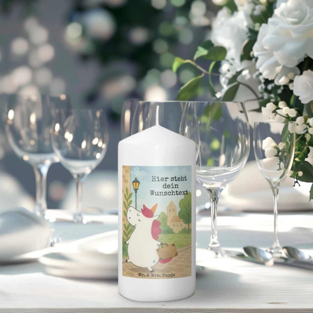 Personalisierte Kerze Einhorn Koffer Design Adventskerze Mit Wunschname, Schwimmkerze Mit Namen, Taufekerze Mit Namensgravur, Handgemachte Kerze Mit Wunschname, Kerze Für Geburtstag Mit Wunschname, Kerze Mit Prägung Und Wunschname, Stabkerze Mit Gravur, Kerze Mit Spruch Und Namen, Kerze Für Hochzeit Mit Namensgravur, Teelicht Mit Namensdruck, Bienenwachskerze Mit Wunschname, Fair-Trade-Kerze Mit Namensgravur, Holz-Kerze Mit Namen, Outdoor-Kerze Mit Namensgravur, Gastgeschenk Kerze Mit Namen, Osterkerze Mit Namen, Firmungskerze Mit Wunschname, Kerze Mit Namen, Andachtskerze Mit Namensgravur, Sojawachskerze Mit Namensdruck, Weihnachtskerze Mit Namensgravur, Grabkerze Mit Namensgravur, Duftkerze Mit Namen, Stumpenkerze Mit Namensgravur, Laternenkerze Mit Namensdruck, LED-Kerze Mit Wunschname, Tischkerze Mit Namensdruck, Glas-Kerze Mit Wunschname, Tafelkerze Mit Wunschname, Streukerze Mit Namensdruck, Blockkerze Mit Namensdruck, Bio-Kerze Mit Wunschname, Gedenkkerze Mit Namen, Handgegossene Kerze Mit Namen, Metall-Kerze Mit Namensgravur, Votivkerze Mit Wunschname, Kommunionkerze Mit Namen, Gartenkerze Mit Namen, Kerzen-Set Mit Namensgravur, Trauerkerze Mit Namen, Personalisierte Kerze, Stearinkerze Mit Gravur, Einhorn, Einhörner, Einhorn Deko, Unicorn, Spaß, lustig, witzig, Kind, Koffer, Reise, albern, unicorn, Gepäck, Verreisen, Abenteuer, Erwachsen