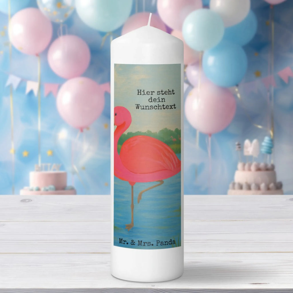 Personalisierte Kerze Flamingo Classic Design Outdoor-Kerze Mit Namensgravur, Tafelkerze Mit Wunschname, Adventskerze Mit Wunschname, Sojawachskerze Mit Namensdruck, Kerze Mit Prägung Und Wunschname, Kerzen-Set Mit Namensgravur, Bienenwachskerze Mit Wunschname, LED-Kerze Mit Wunschname, Stearinkerze Mit Gravur, Fair-Trade-Kerze Mit Namensgravur, Grabkerze Mit Namensgravur, Taufekerze Mit Namensgravur, Stabkerze Mit Gravur, Trauerkerze Mit Namen, Kerze Mit Namen, Gedenkkerze Mit Namen, Duftkerze Mit Namen, Gartenkerze Mit Namen, Bio-Kerze Mit Wunschname, Glas-Kerze Mit Wunschname, Kerze Für Geburtstag Mit Wunschname, Holz-Kerze Mit Namen, Teelicht Mit Namensdruck, Handgemachte Kerze Mit Wunschname, Streukerze Mit Namensdruck, Laternenkerze Mit Namensdruck, Blockkerze Mit Namensdruck, Votivkerze Mit Wunschname, Firmungskerze Mit Wunschname, Kerze Für Hochzeit Mit Namensgravur, Tischkerze Mit Namensdruck, Gastgeschenk Kerze Mit Namen, Weihnachtskerze Mit Namensgravur, Osterkerze Mit Namen, Stumpenkerze Mit Namensgravur, Schwimmkerze Mit Namen, Personalisierte Kerze, Kommunionkerze Mit Namen, Handgegossene Kerze Mit Namen, Kerze Mit Spruch Und Namen, Metall-Kerze Mit Namensgravur, Andachtskerze Mit Namensgravur, Flamingo, ich, Stolz, Einzigartig, Tochter, Freundinnen, Sohn, Geschwister, Außenseiter, Spruch, Freundin, für mich, Selbstliebe