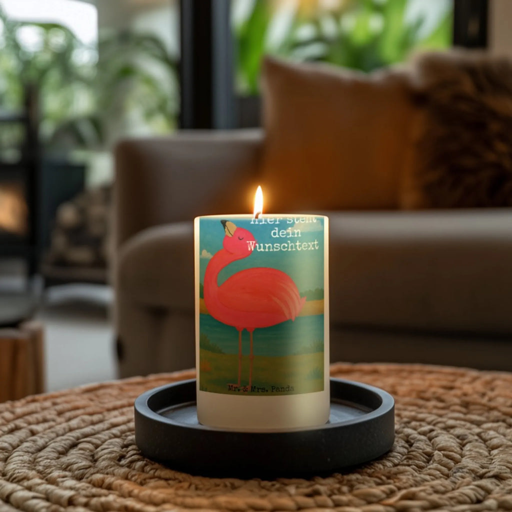 Personalisierte Kerze Flamingo Stolz Design Stearinkerze Mit Gravur, Laternenkerze Mit Namensdruck, Kerze Für Geburtstag Mit Wunschname, Andachtskerze Mit Namensgravur, Stabkerze Mit Gravur, Kerze Für Hochzeit Mit Namensgravur, Adventskerze Mit Wunschname, Gedenkkerze Mit Namen, LED-Kerze Mit Wunschname, Osterkerze Mit Namen, Glas-Kerze Mit Wunschname, Streukerze Mit Namensdruck, Fair-Trade-Kerze Mit Namensgravur, Kommunionkerze Mit Namen, Kerze Mit Prägung Und Wunschname, Tafelkerze Mit Wunschname, Gartenkerze Mit Namen, Trauerkerze Mit Namen, Weihnachtskerze Mit Namensgravur, Gastgeschenk Kerze Mit Namen, Bienenwachskerze Mit Wunschname, Blockkerze Mit Namensdruck, Votivkerze Mit Wunschname, Holz-Kerze Mit Namen, Grabkerze Mit Namensgravur, Kerze Mit Namen, Schwimmkerze Mit Namen, Metall-Kerze Mit Namensgravur, Outdoor-Kerze Mit Namensgravur, Personalisierte Kerze, Bio-Kerze Mit Wunschname, Handgemachte Kerze Mit Wunschname, Handgegossene Kerze Mit Namen, Taufekerze Mit Namensgravur, Stumpenkerze Mit Namensgravur, Kerzen-Set Mit Namensgravur, Kerze Mit Spruch Und Namen, Sojawachskerze Mit Namensdruck, Firmungskerze Mit Wunschname, Duftkerze Mit Namen, Teelicht Mit Namensdruck, Tischkerze Mit Namensdruck, Flamingo, Selbstliebe, Freundin, Tochter, Mama, beste Freundin, Selbstakzeptanz, Schwester, stolz, Freude