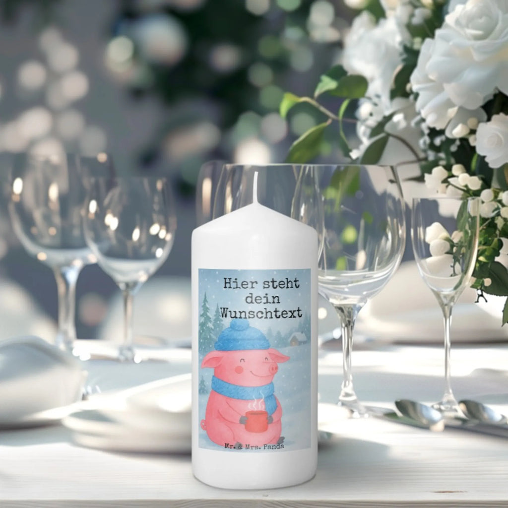 Personalisierte Kerze Schweinchen Glühwein Design Taufekerze Mit Namensgravur, Kerze Für Hochzeit Mit Namensgravur, Gastgeschenk Kerze Mit Namen, Adventskerze Mit Wunschname, Kerze Mit Prägung Und Wunschname, Handgegossene Kerze Mit Namen, Weihnachtskerze Mit Namensgravur, Kerze Mit Namen, Fair-Trade-Kerze Mit Namensgravur, Kommunionkerze Mit Namen, Gartenkerze Mit Namen, LED-Kerze Mit Wunschname, Gedenkkerze Mit Namen, Duftkerze Mit Namen, Personalisierte Kerze, Stabkerze Mit Gravur, Schwimmkerze Mit Namen, Blockkerze Mit Namensdruck, Tafelkerze Mit Wunschname, Handgemachte Kerze Mit Wunschname, Kerze Mit Spruch Und Namen, Sojawachskerze Mit Namensdruck, Metall-Kerze Mit Namensgravur, Tischkerze Mit Namensdruck, Teelicht Mit Namensdruck, Outdoor-Kerze Mit Namensgravur, Firmungskerze Mit Wunschname, Stumpenkerze Mit Namensgravur, Laternenkerze Mit Namensdruck, Andachtskerze Mit Namensgravur, Bio-Kerze Mit Wunschname, Kerzen-Set Mit Namensgravur, Streukerze Mit Namensdruck, Trauerkerze Mit Namen, Holz-Kerze Mit Namen, Glas-Kerze Mit Wunschname, Votivkerze Mit Wunschname, Kerze Für Geburtstag Mit Wunschname, Grabkerze Mit Namensgravur, Stearinkerze Mit Gravur, Bienenwachskerze Mit Wunschname, Osterkerze Mit Namen, Winter, Weihnachten, Weihnachtsdeko, Nikolaus, Advent, Heiligabend, Wintermotiv, Glühwein, Weihnachtsmarkt, Betrunken, Spruch