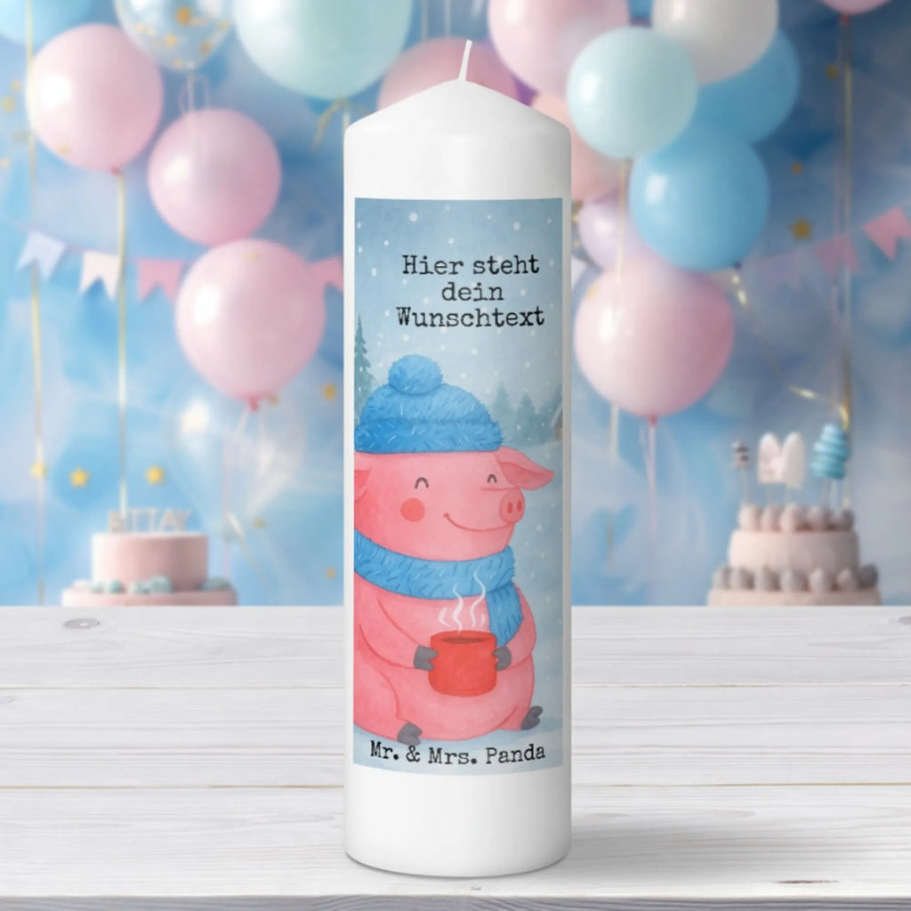 Personalisierte Kerze Schweinchen Glühwein Design Taufekerze Mit Namensgravur, Kerze Für Hochzeit Mit Namensgravur, Gastgeschenk Kerze Mit Namen, Adventskerze Mit Wunschname, Kerze Mit Prägung Und Wunschname, Handgegossene Kerze Mit Namen, Weihnachtskerze Mit Namensgravur, Kerze Mit Namen, Fair-Trade-Kerze Mit Namensgravur, Kommunionkerze Mit Namen, Gartenkerze Mit Namen, LED-Kerze Mit Wunschname, Gedenkkerze Mit Namen, Duftkerze Mit Namen, Personalisierte Kerze, Stabkerze Mit Gravur, Schwimmkerze Mit Namen, Blockkerze Mit Namensdruck, Tafelkerze Mit Wunschname, Handgemachte Kerze Mit Wunschname, Kerze Mit Spruch Und Namen, Sojawachskerze Mit Namensdruck, Metall-Kerze Mit Namensgravur, Tischkerze Mit Namensdruck, Teelicht Mit Namensdruck, Outdoor-Kerze Mit Namensgravur, Firmungskerze Mit Wunschname, Stumpenkerze Mit Namensgravur, Laternenkerze Mit Namensdruck, Andachtskerze Mit Namensgravur, Bio-Kerze Mit Wunschname, Kerzen-Set Mit Namensgravur, Streukerze Mit Namensdruck, Trauerkerze Mit Namen, Holz-Kerze Mit Namen, Glas-Kerze Mit Wunschname, Votivkerze Mit Wunschname, Kerze Für Geburtstag Mit Wunschname, Grabkerze Mit Namensgravur, Stearinkerze Mit Gravur, Bienenwachskerze Mit Wunschname, Osterkerze Mit Namen, Winter, Weihnachten, Weihnachtsdeko, Nikolaus, Advent, Heiligabend, Wintermotiv, Glühwein, Weihnachtsmarkt, Betrunken, Spruch