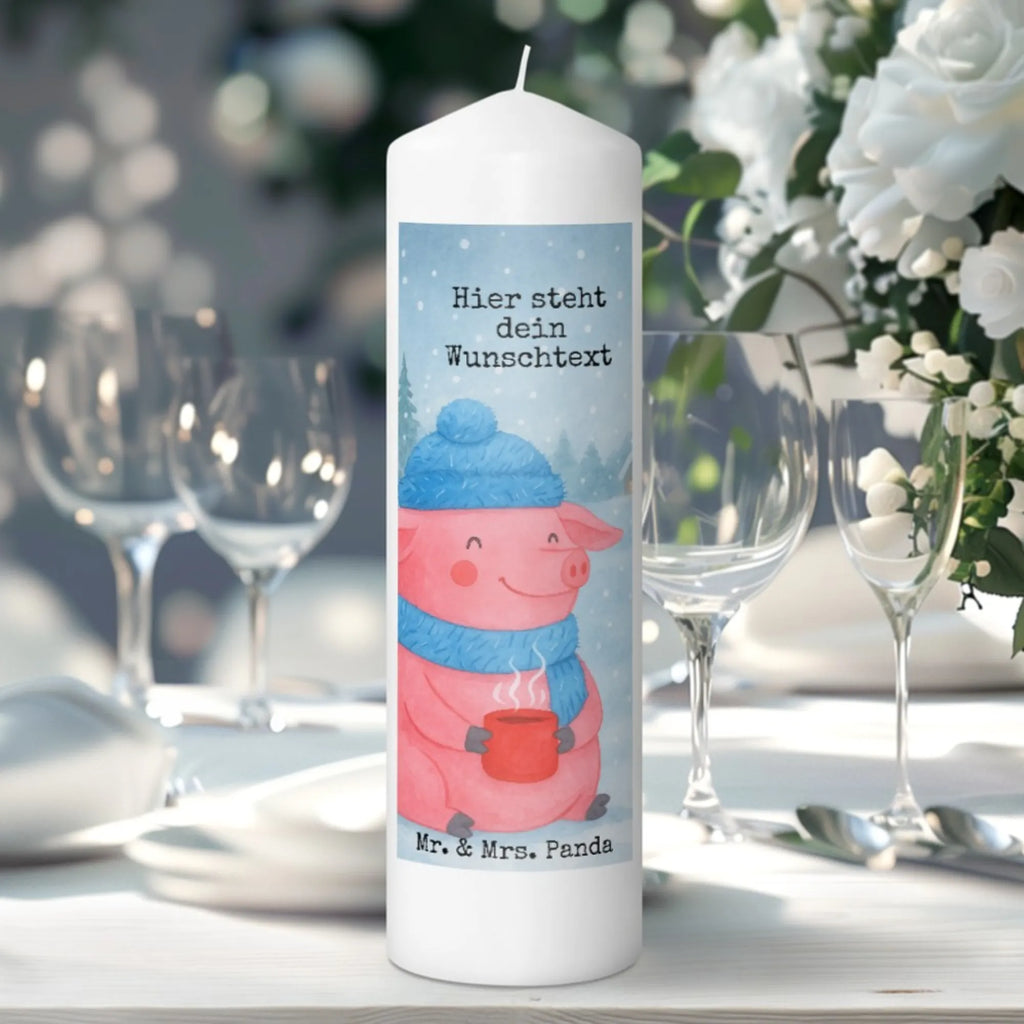 Personalisierte Kerze Schweinchen Glühwein Design Taufekerze Mit Namensgravur, Kerze Für Hochzeit Mit Namensgravur, Gastgeschenk Kerze Mit Namen, Adventskerze Mit Wunschname, Kerze Mit Prägung Und Wunschname, Handgegossene Kerze Mit Namen, Weihnachtskerze Mit Namensgravur, Kerze Mit Namen, Fair-Trade-Kerze Mit Namensgravur, Kommunionkerze Mit Namen, Gartenkerze Mit Namen, LED-Kerze Mit Wunschname, Gedenkkerze Mit Namen, Duftkerze Mit Namen, Personalisierte Kerze, Stabkerze Mit Gravur, Schwimmkerze Mit Namen, Blockkerze Mit Namensdruck, Tafelkerze Mit Wunschname, Handgemachte Kerze Mit Wunschname, Kerze Mit Spruch Und Namen, Sojawachskerze Mit Namensdruck, Metall-Kerze Mit Namensgravur, Tischkerze Mit Namensdruck, Teelicht Mit Namensdruck, Outdoor-Kerze Mit Namensgravur, Firmungskerze Mit Wunschname, Stumpenkerze Mit Namensgravur, Laternenkerze Mit Namensdruck, Andachtskerze Mit Namensgravur, Bio-Kerze Mit Wunschname, Kerzen-Set Mit Namensgravur, Streukerze Mit Namensdruck, Trauerkerze Mit Namen, Holz-Kerze Mit Namen, Glas-Kerze Mit Wunschname, Votivkerze Mit Wunschname, Kerze Für Geburtstag Mit Wunschname, Grabkerze Mit Namensgravur, Stearinkerze Mit Gravur, Bienenwachskerze Mit Wunschname, Osterkerze Mit Namen, Winter, Weihnachten, Weihnachtsdeko, Nikolaus, Advent, Heiligabend, Wintermotiv, Glühwein, Weihnachtsmarkt, Betrunken, Spruch